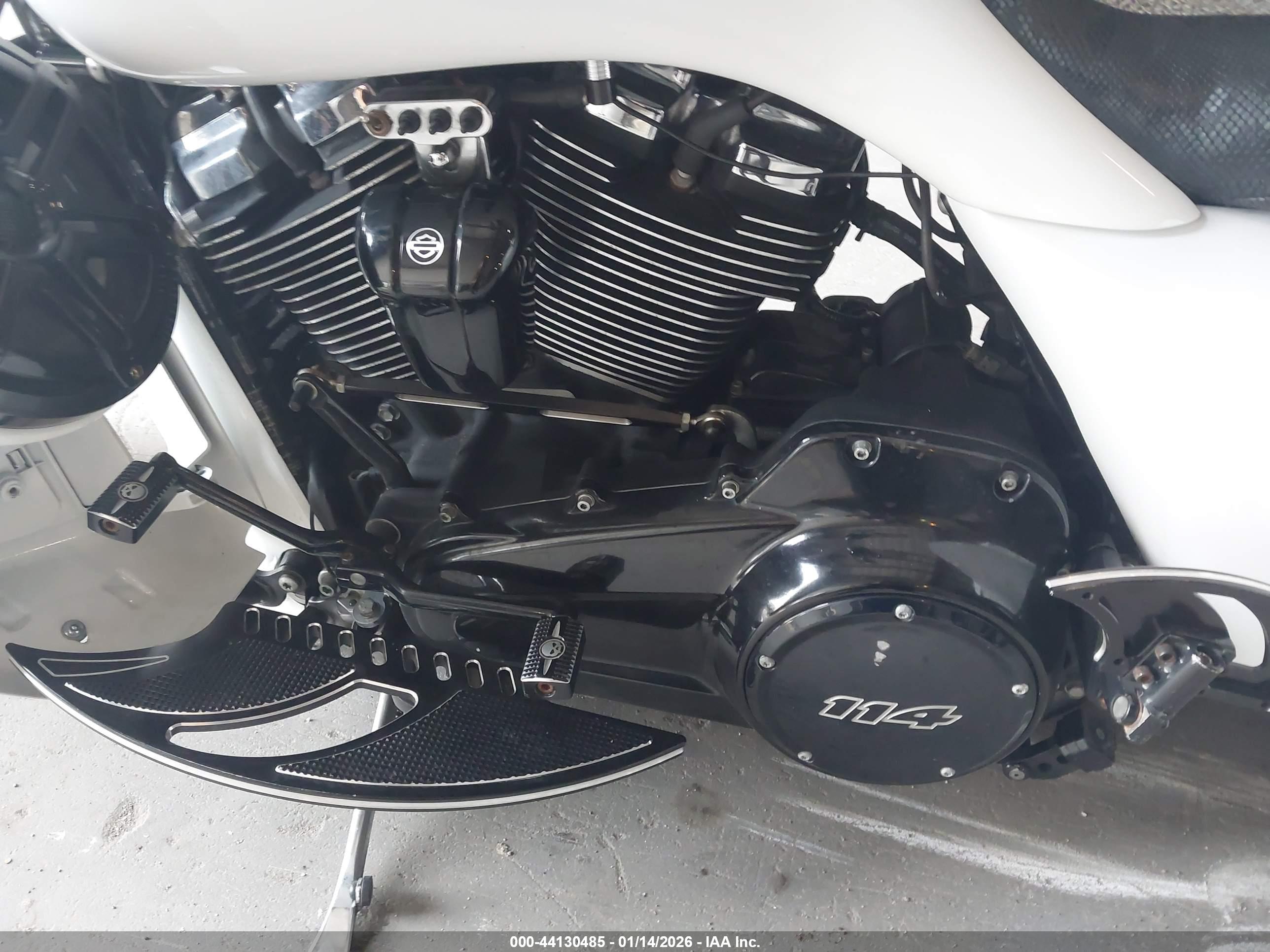 HARLEY-DAVIDSON FLTRXS image 9