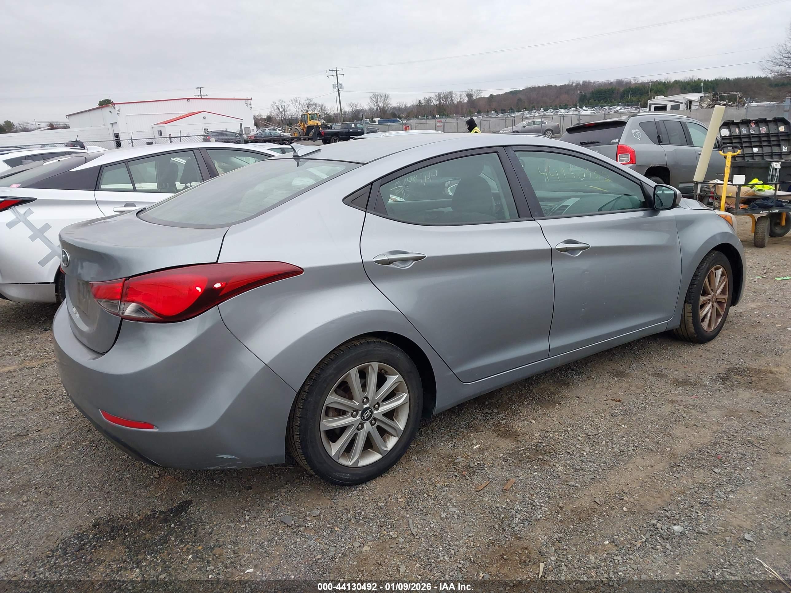 HYUNDAI ELANTRA image 4