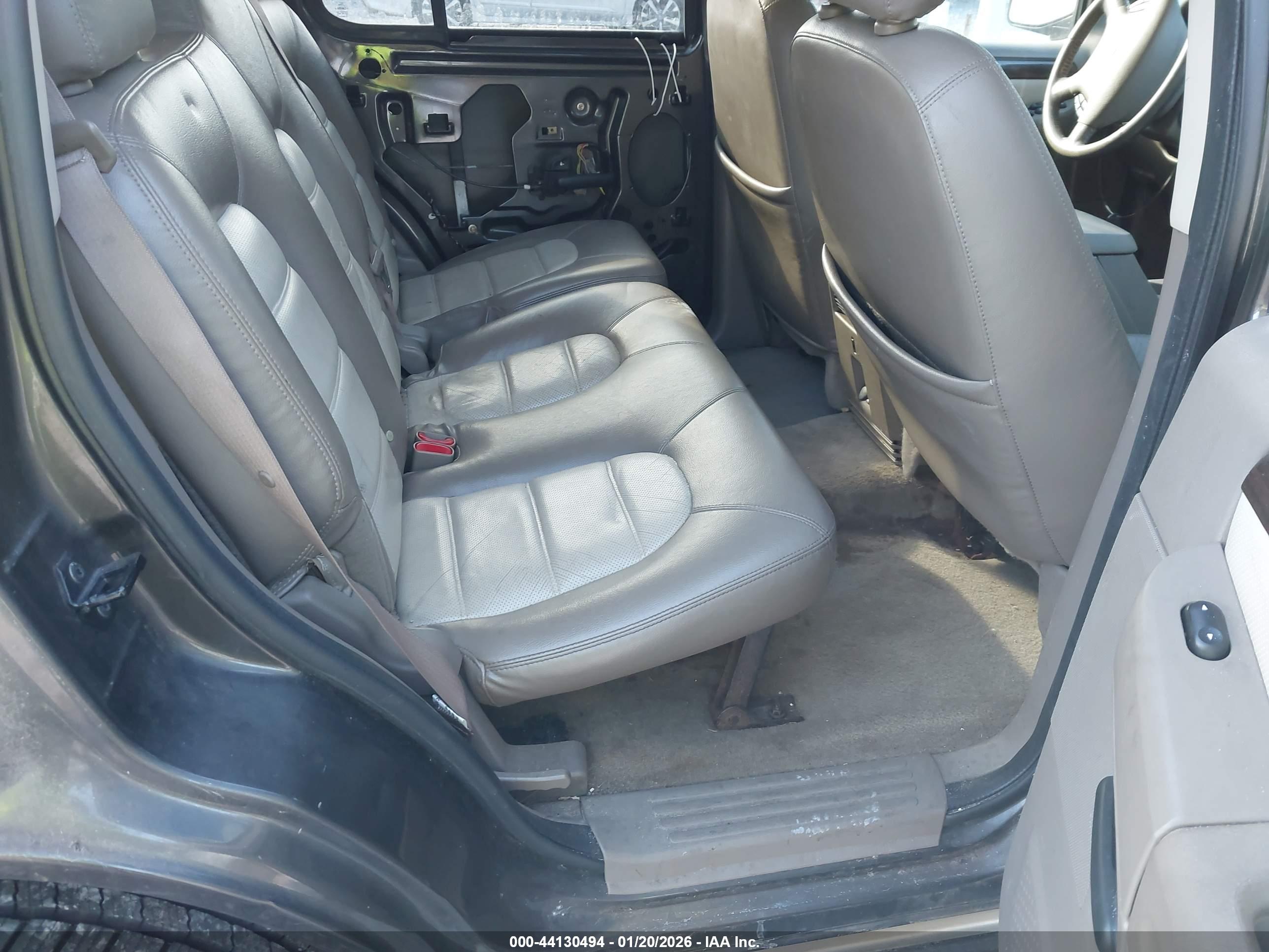 FORD EXPLORER image 8
