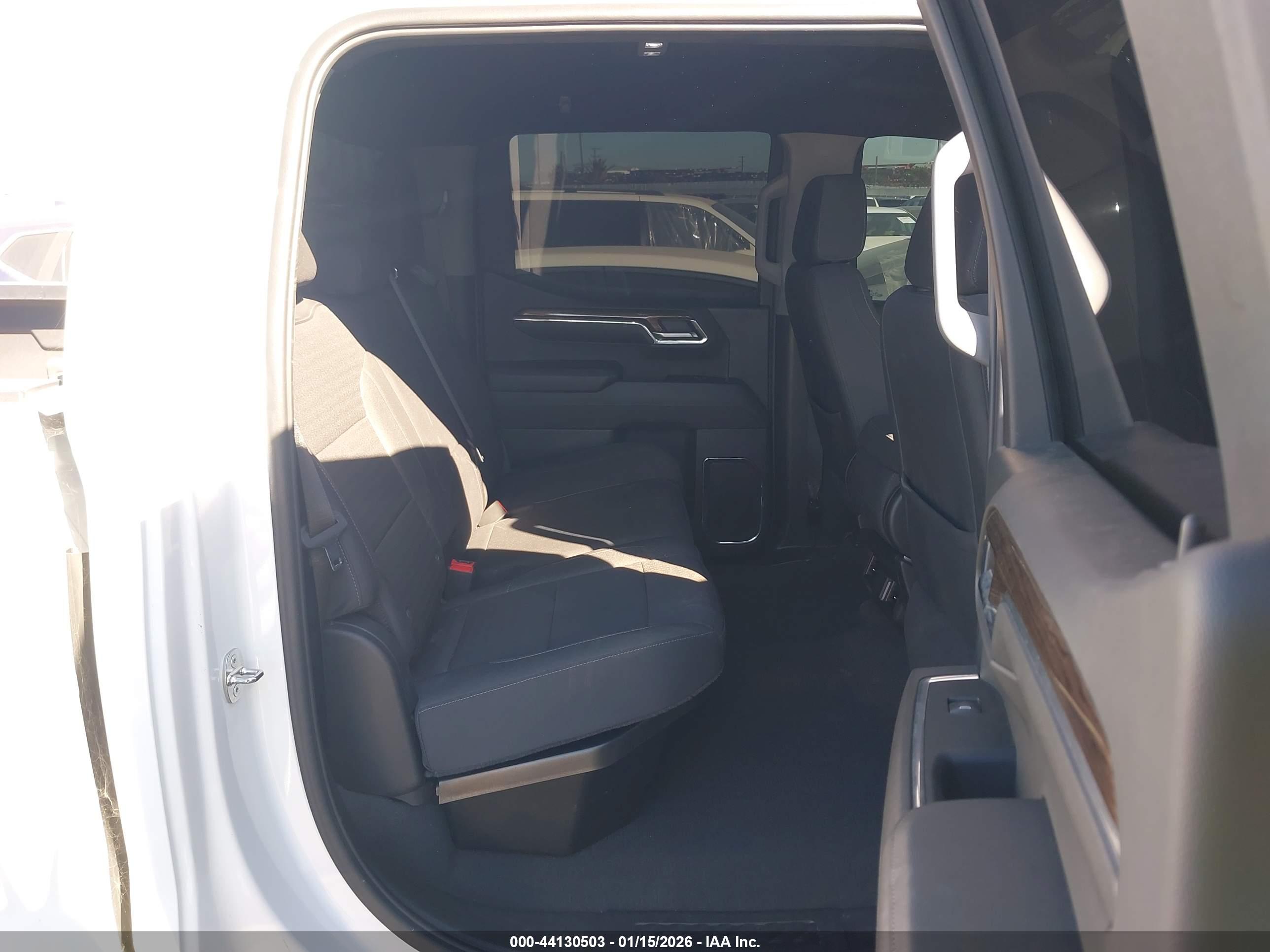 CHEVROLET SILVERADO image 8