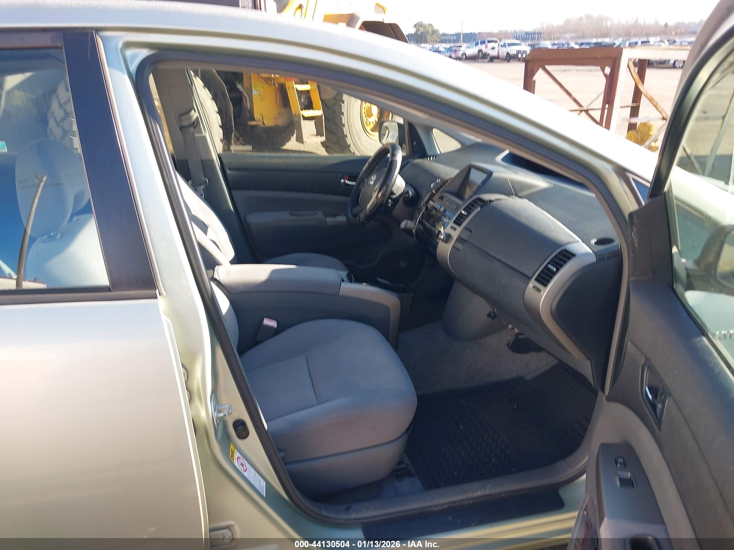 TOYOTA PRIUS image 5