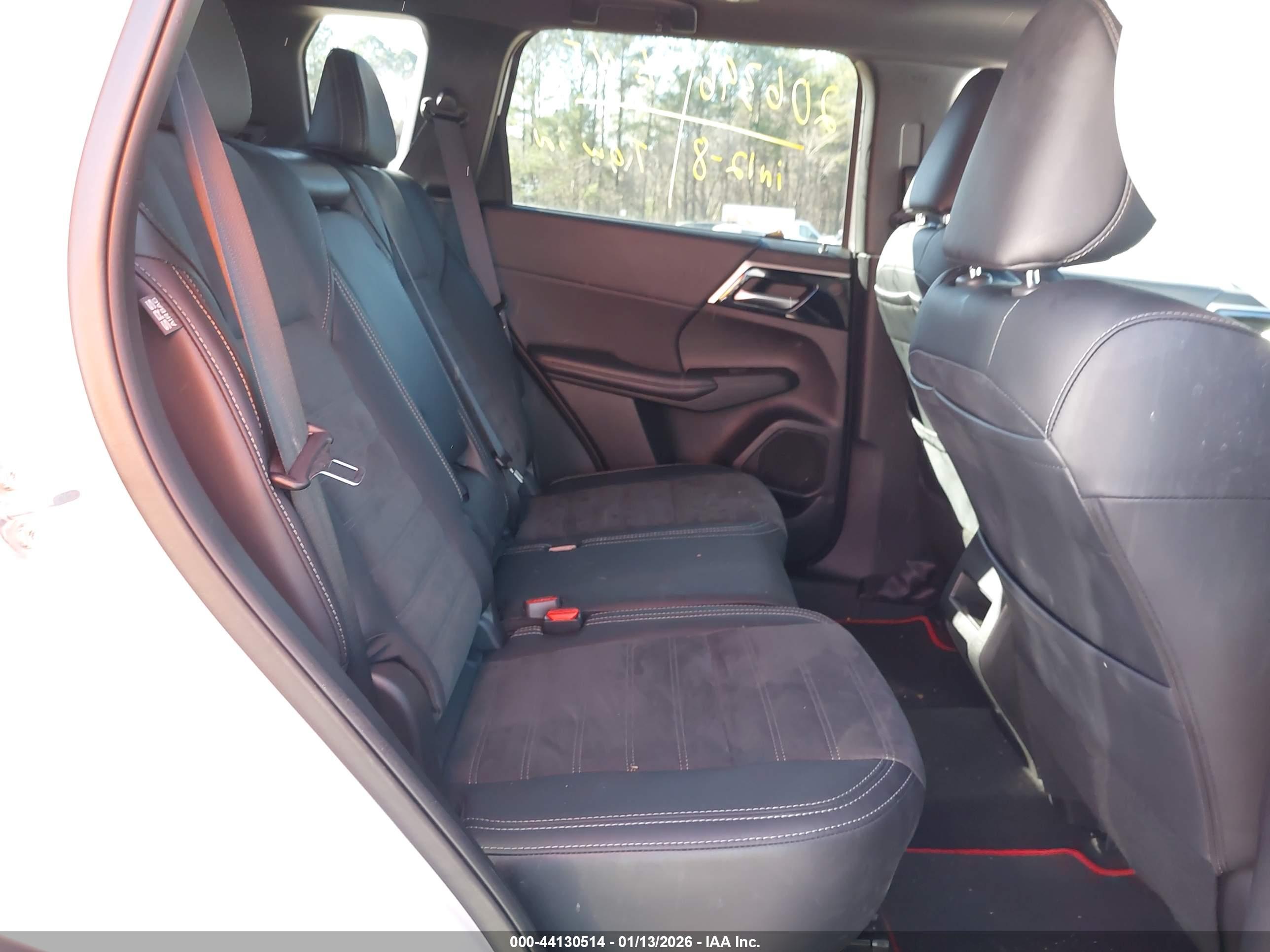 MITSUBISHI OUTLANDER image 8