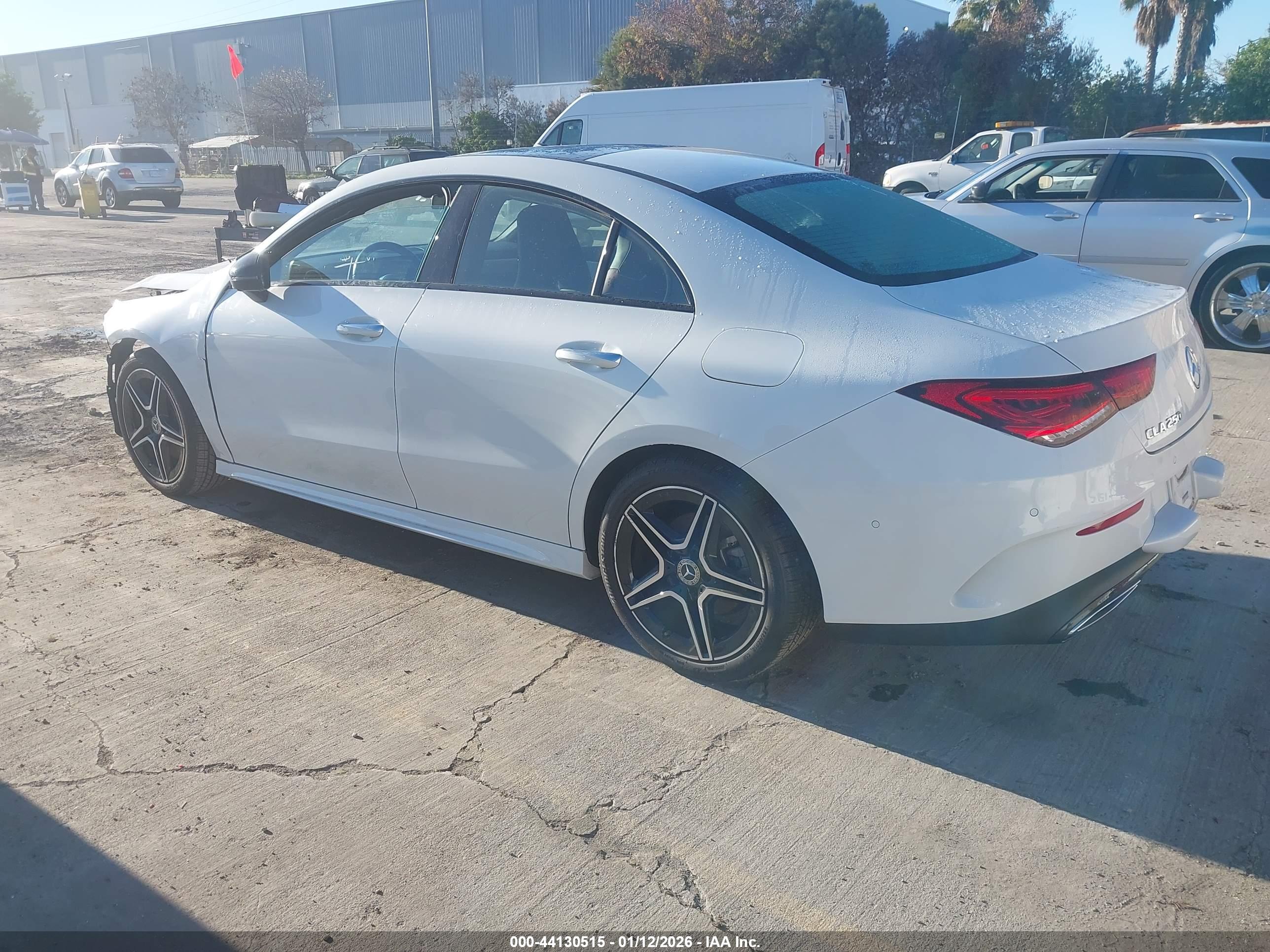 MERCEDES-BENZ CLA image 3