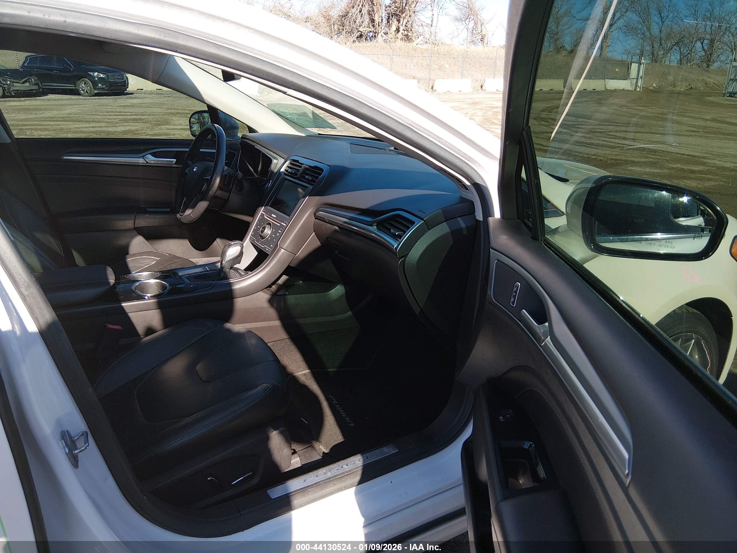 FORD FUSION image 5
