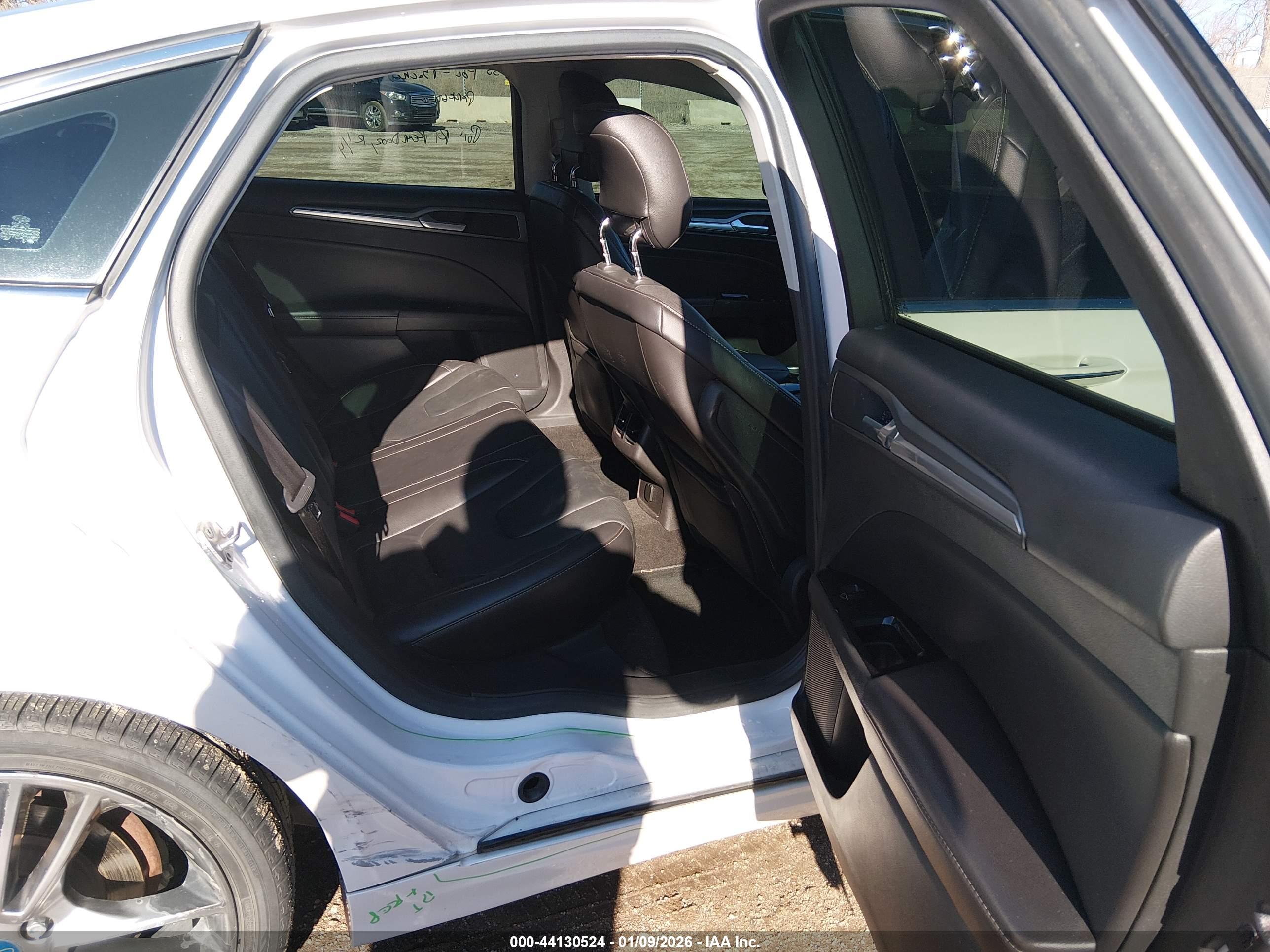 FORD FUSION image 8