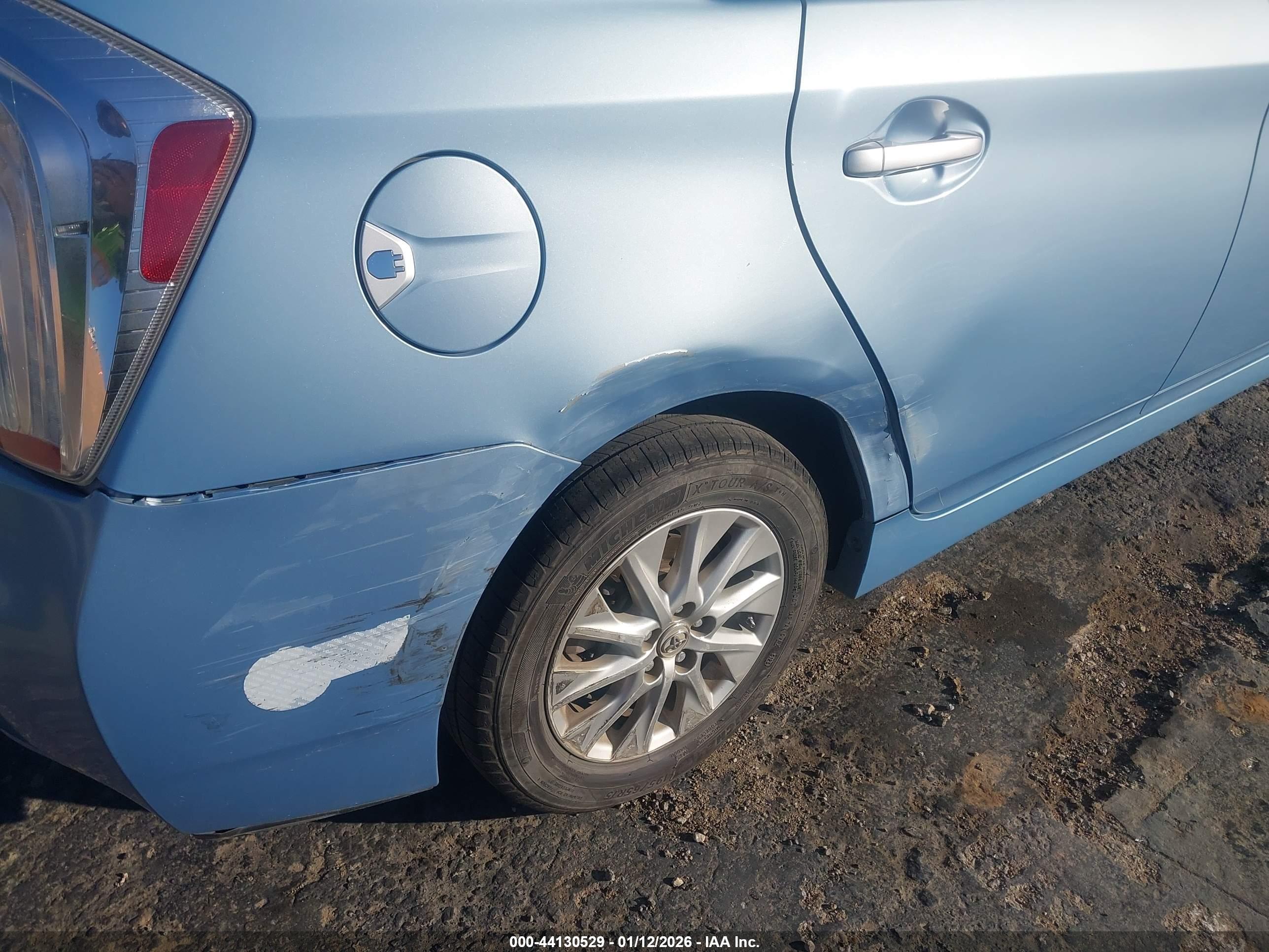 TOYOTA PRIUS image 6
