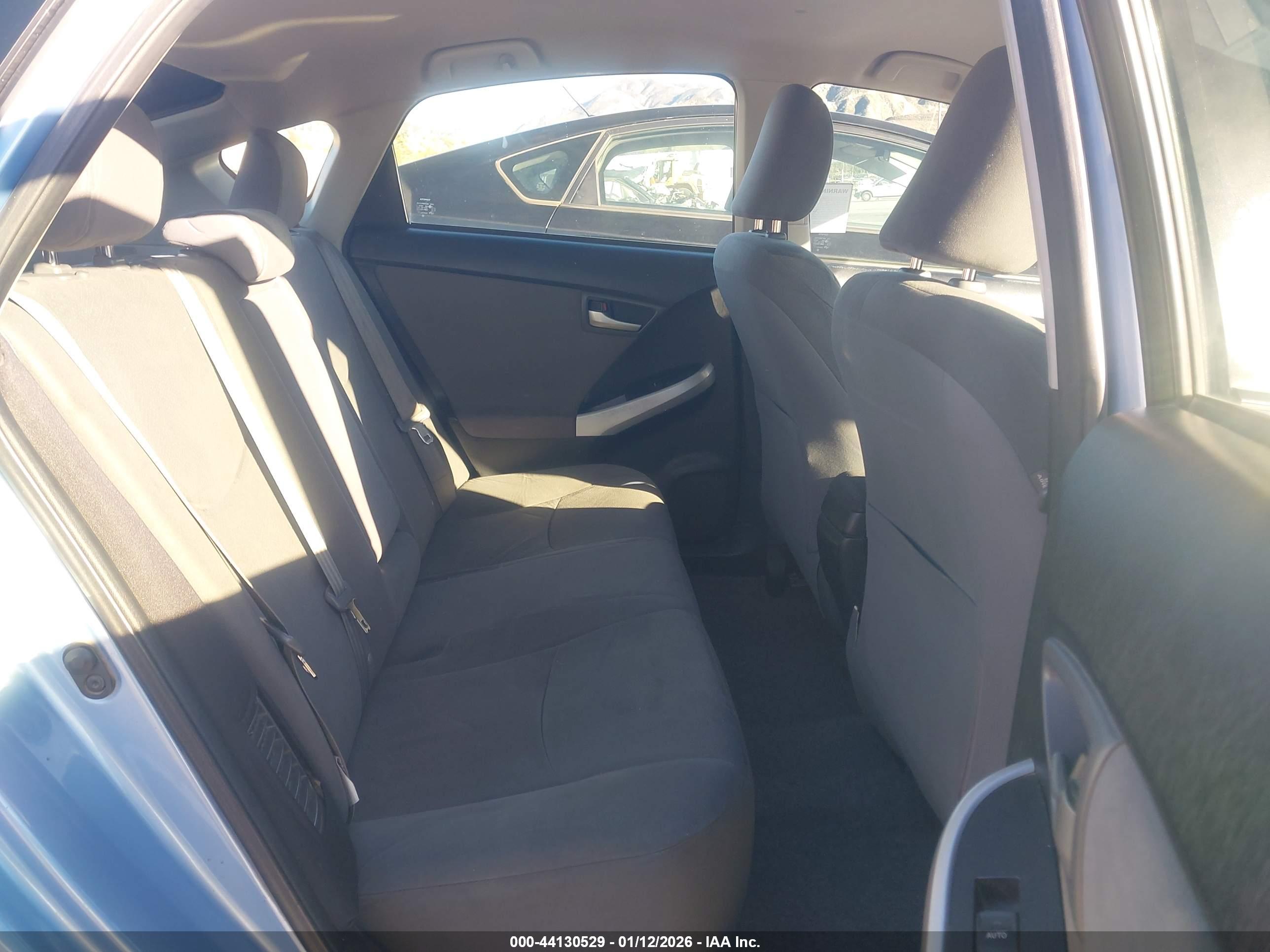 TOYOTA PRIUS image 8