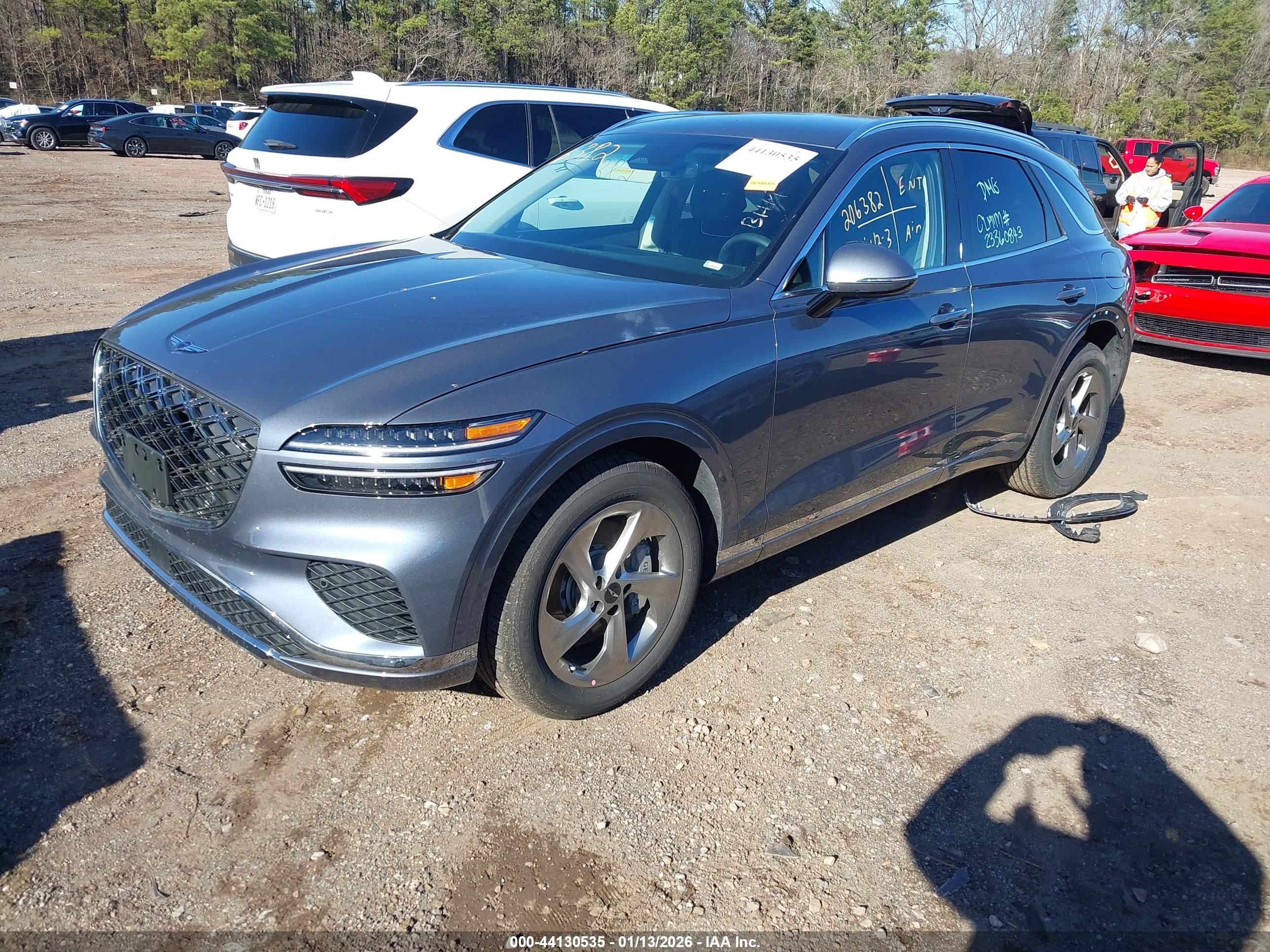 GENESIS GV70 image 2