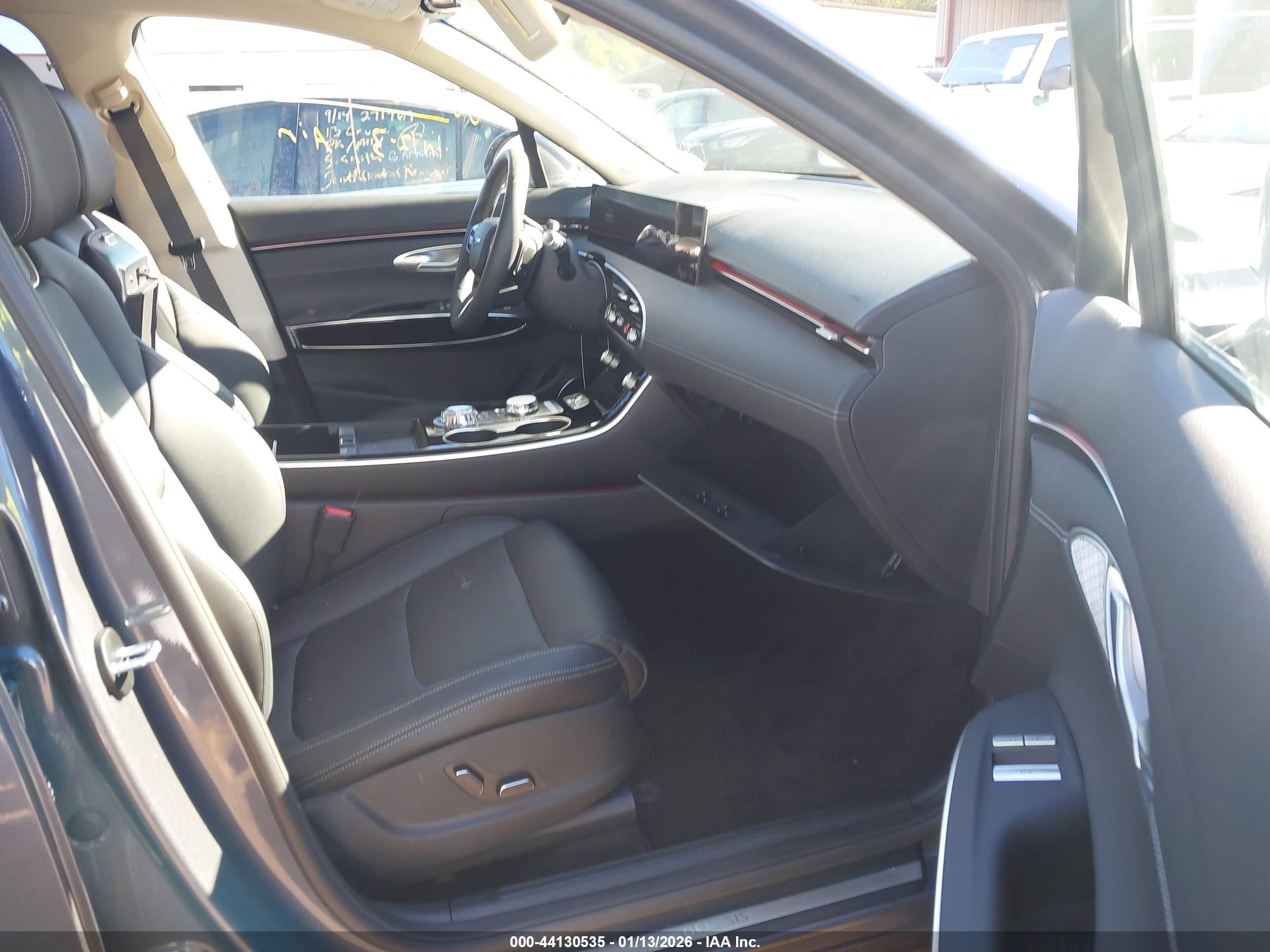 GENESIS GV70 image 5