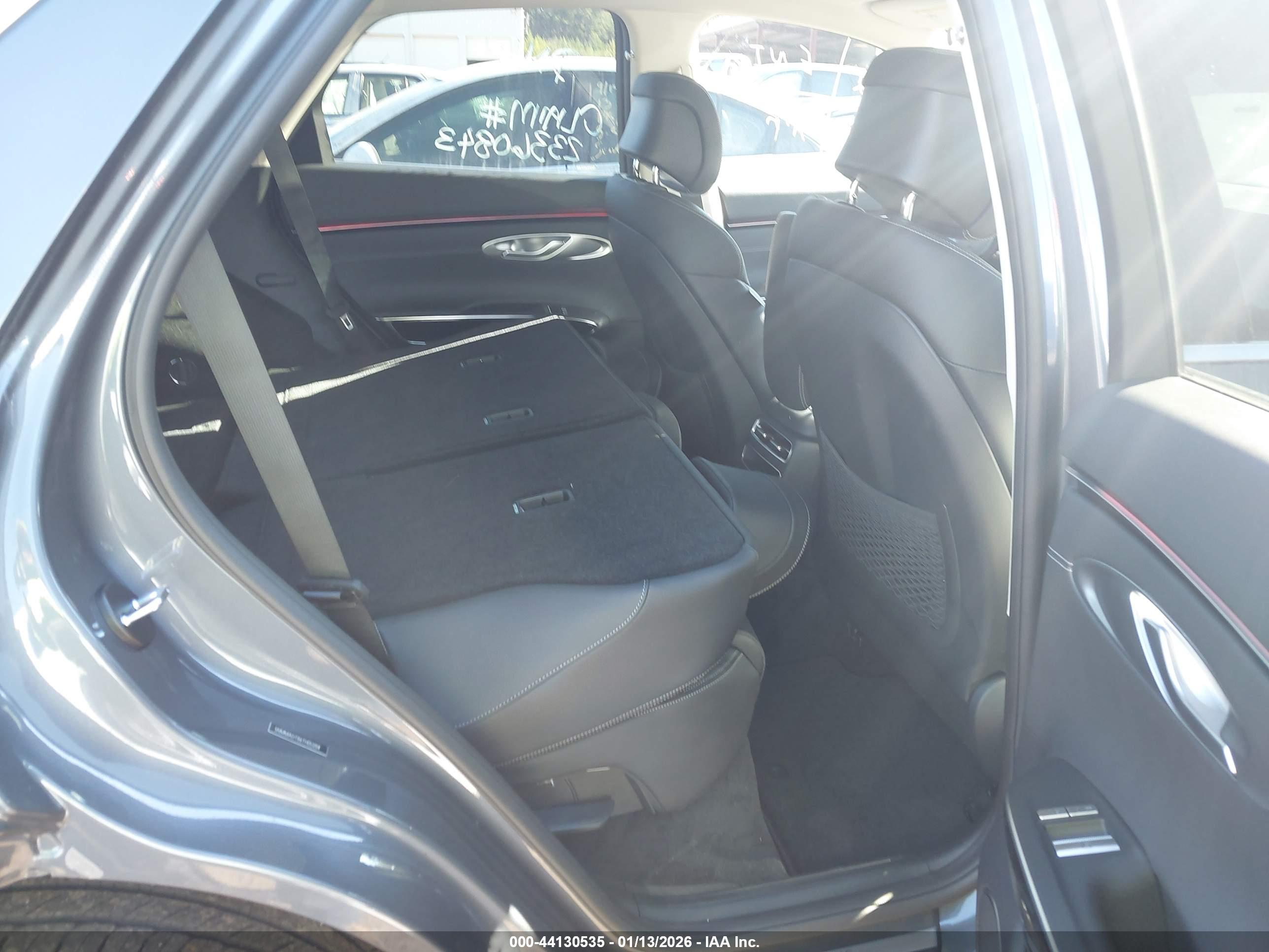 GENESIS GV70 image 8