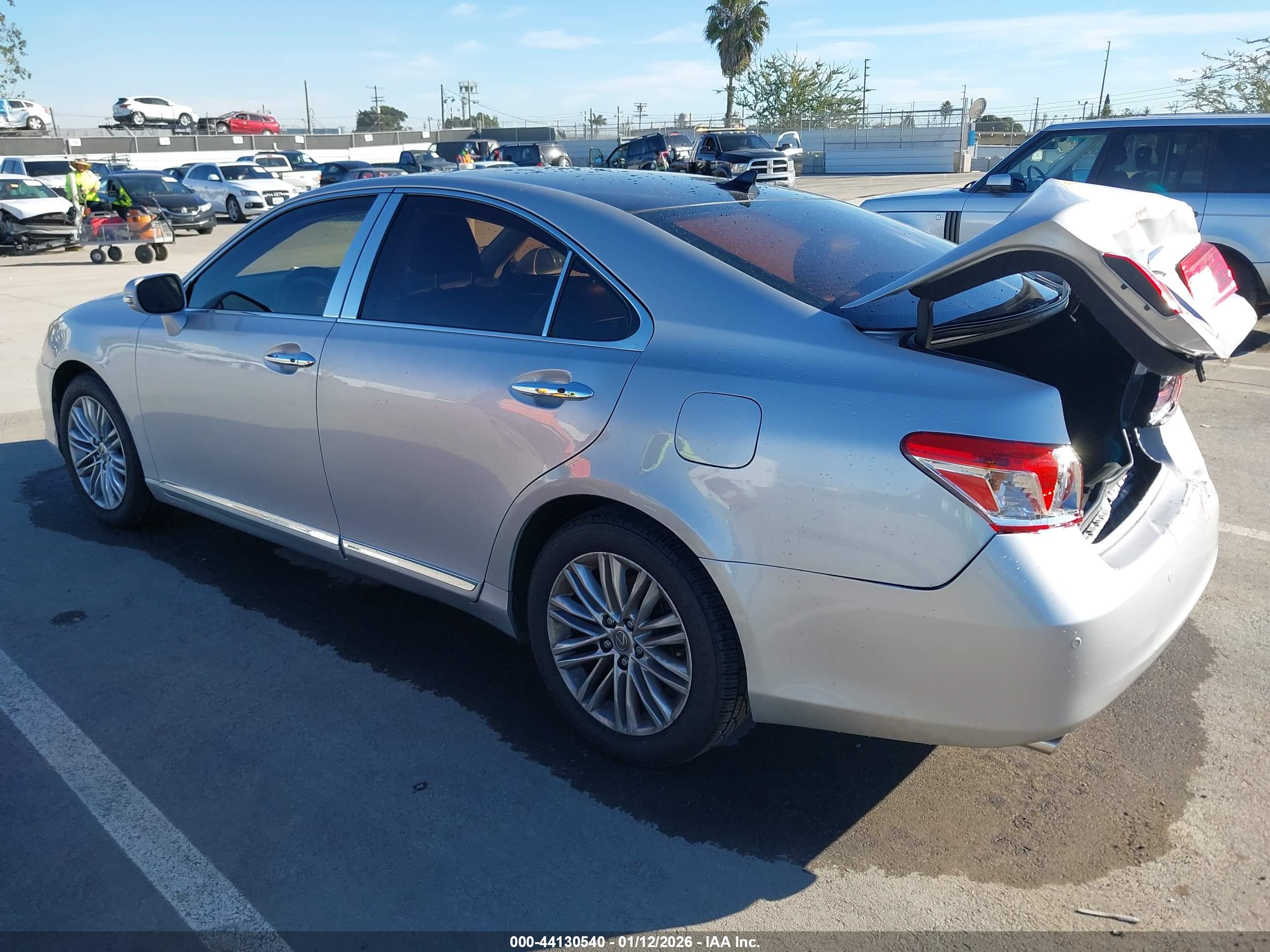 LEXUS ES image 3