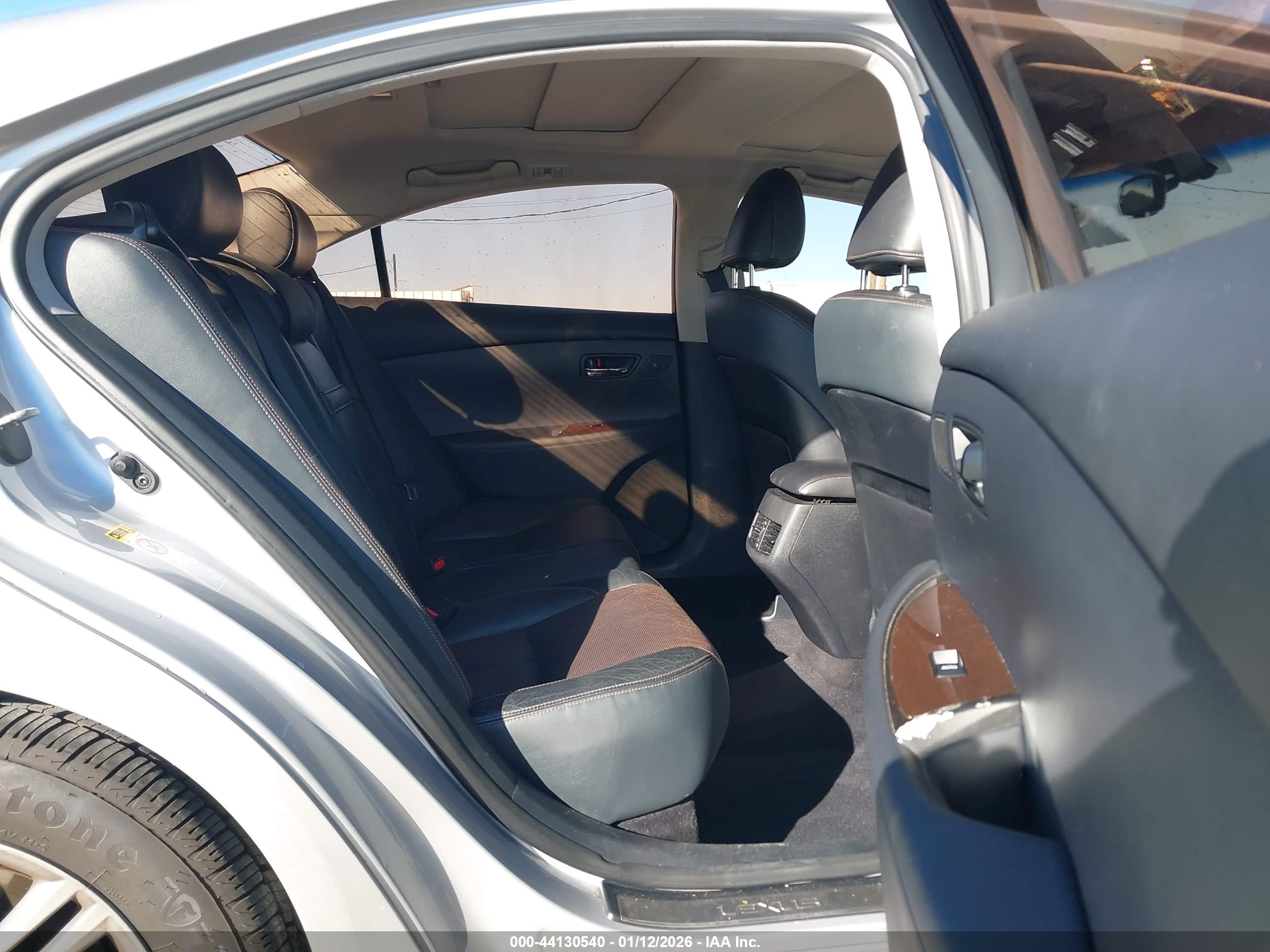 LEXUS ES image 8