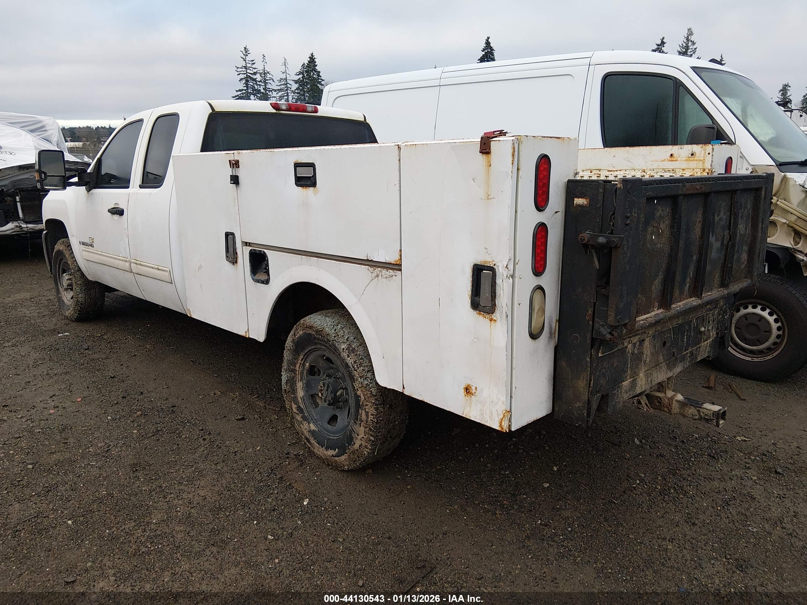 CHEVROLET SILVERADO image 3