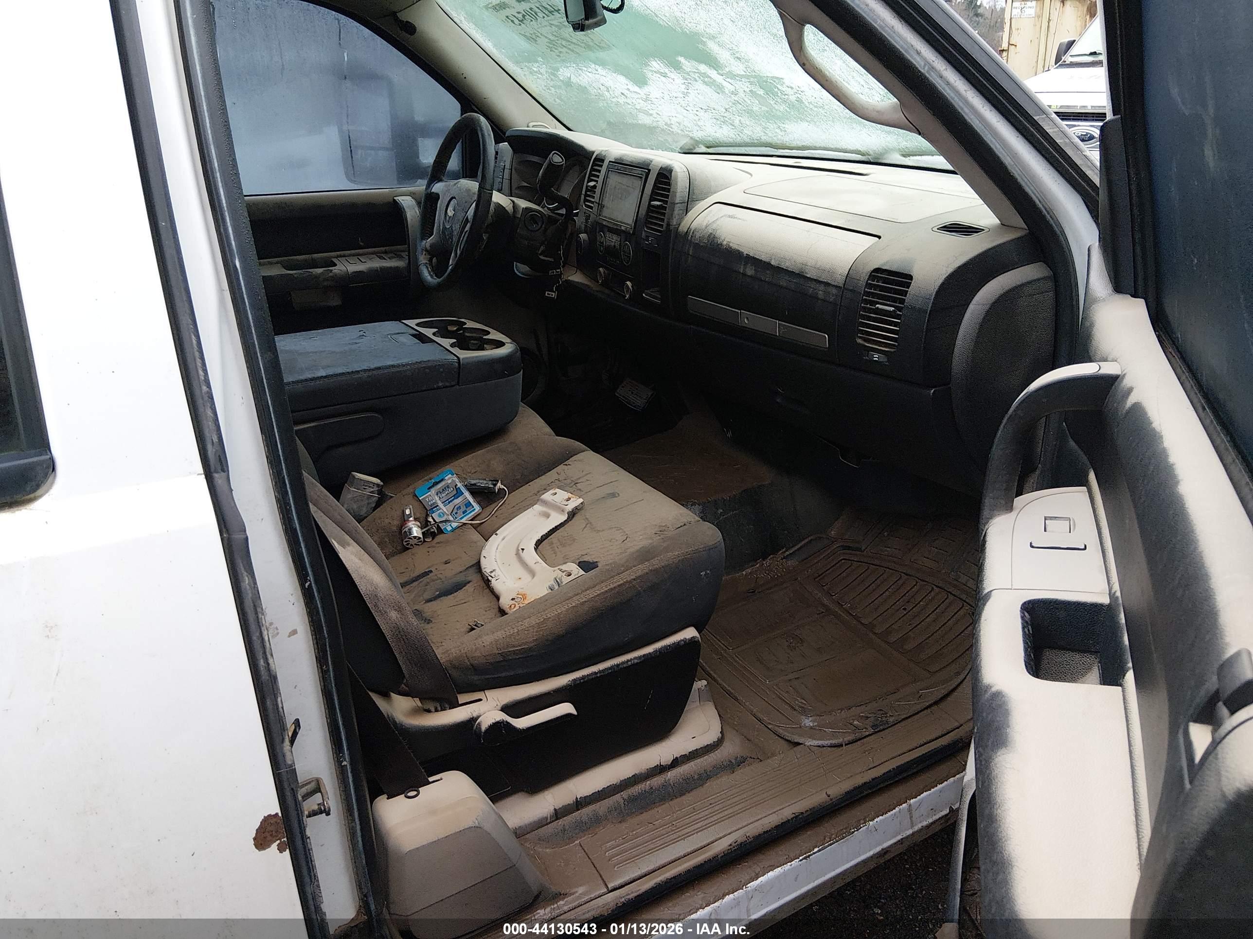 CHEVROLET SILVERADO image 5