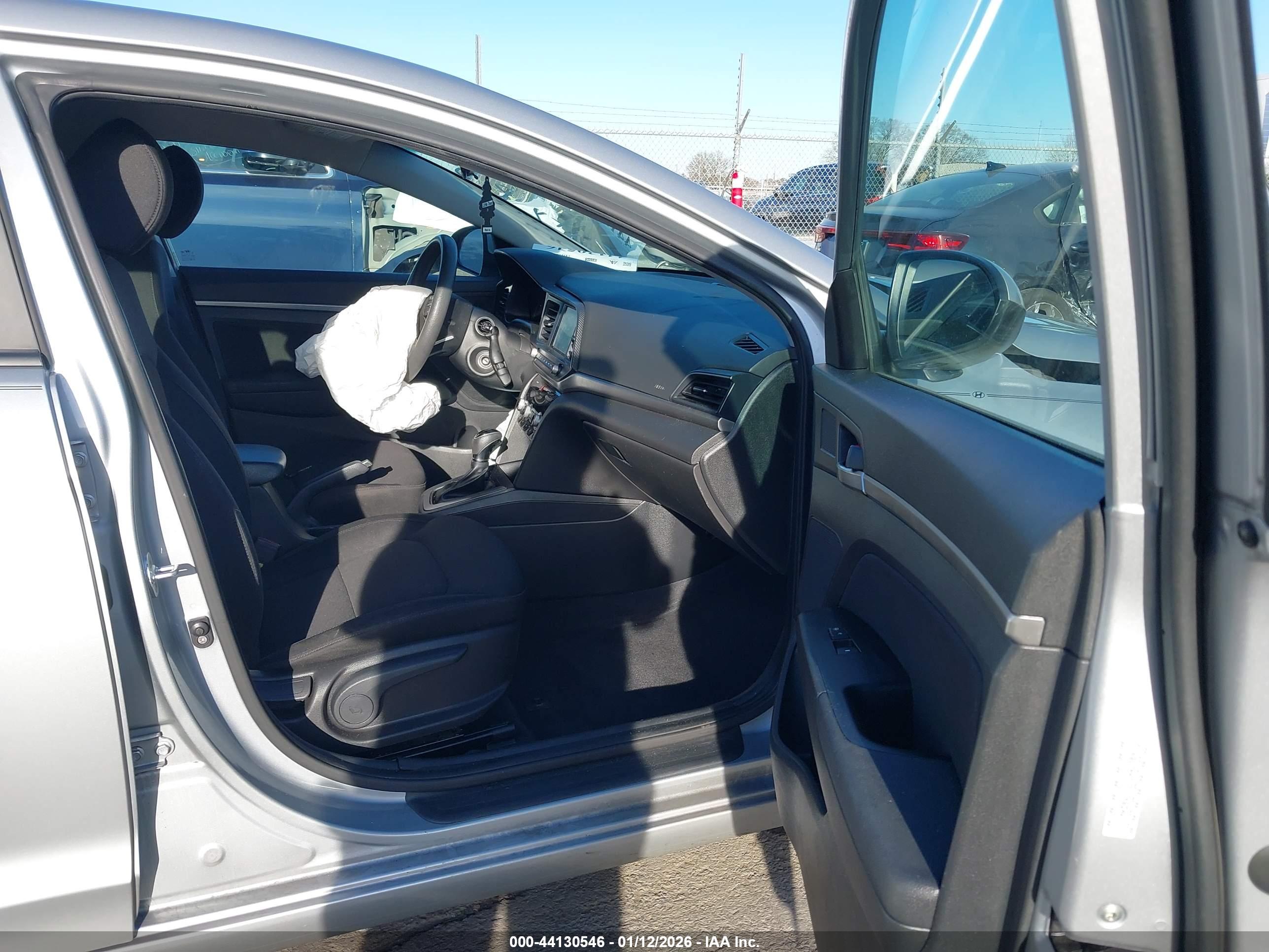 HYUNDAI ELANTRA image 5
