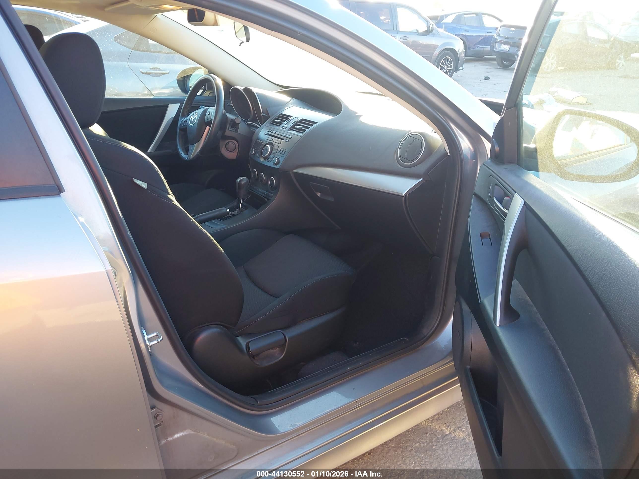 MAZDA MAZDA3 image 5