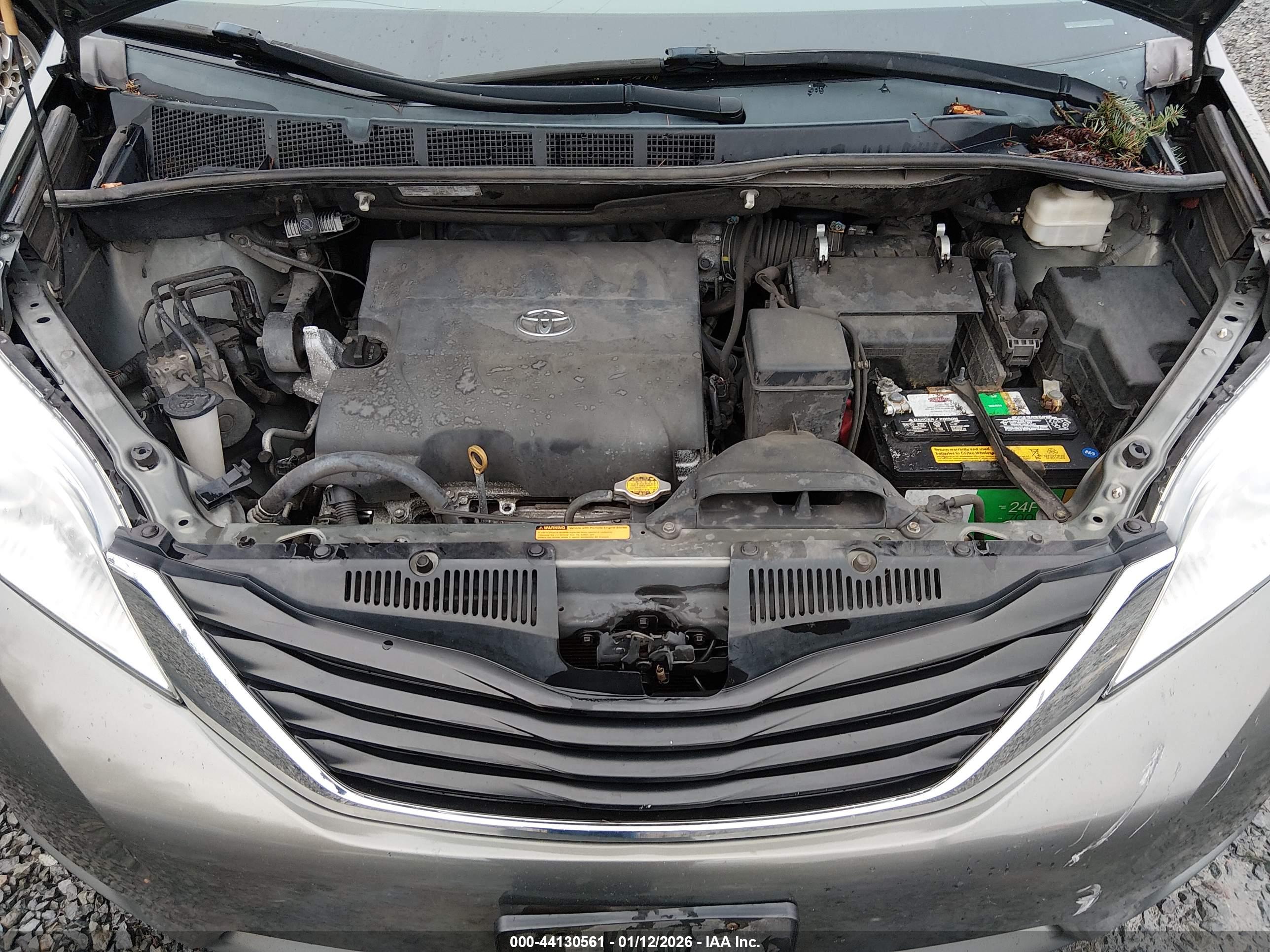 TOYOTA SIENNA image 10