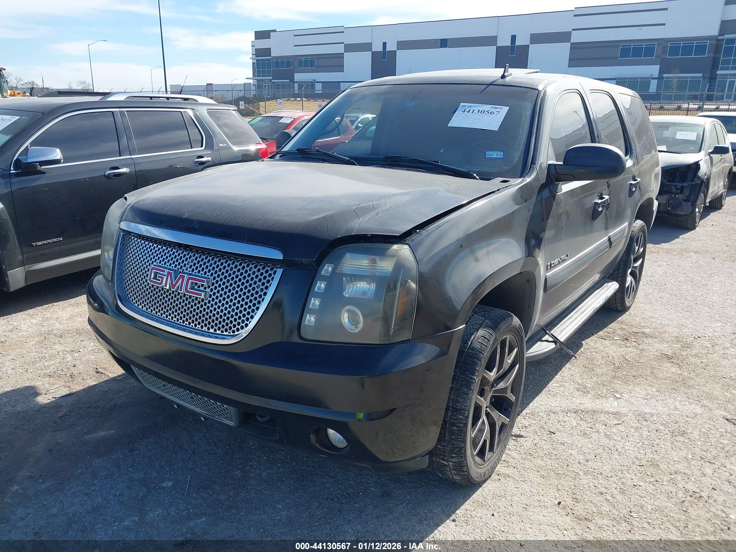 GMC YUKON image 2