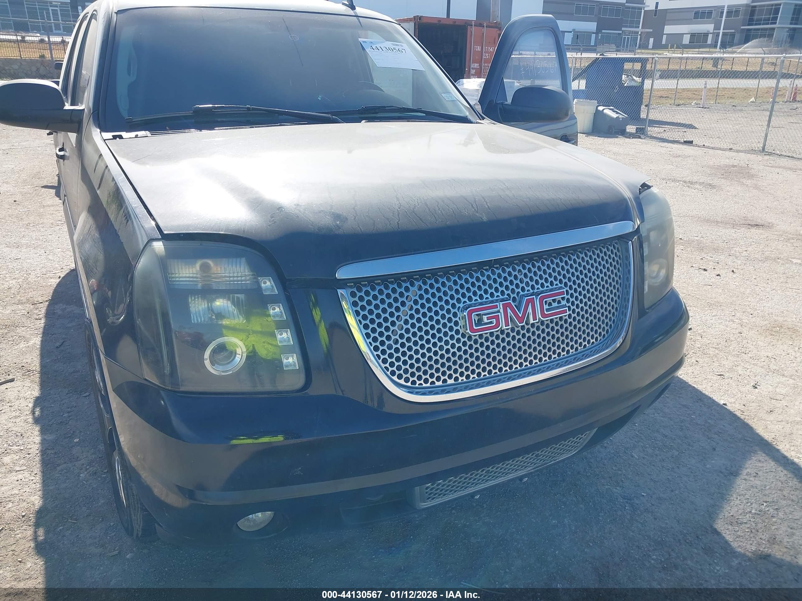 GMC YUKON image 6