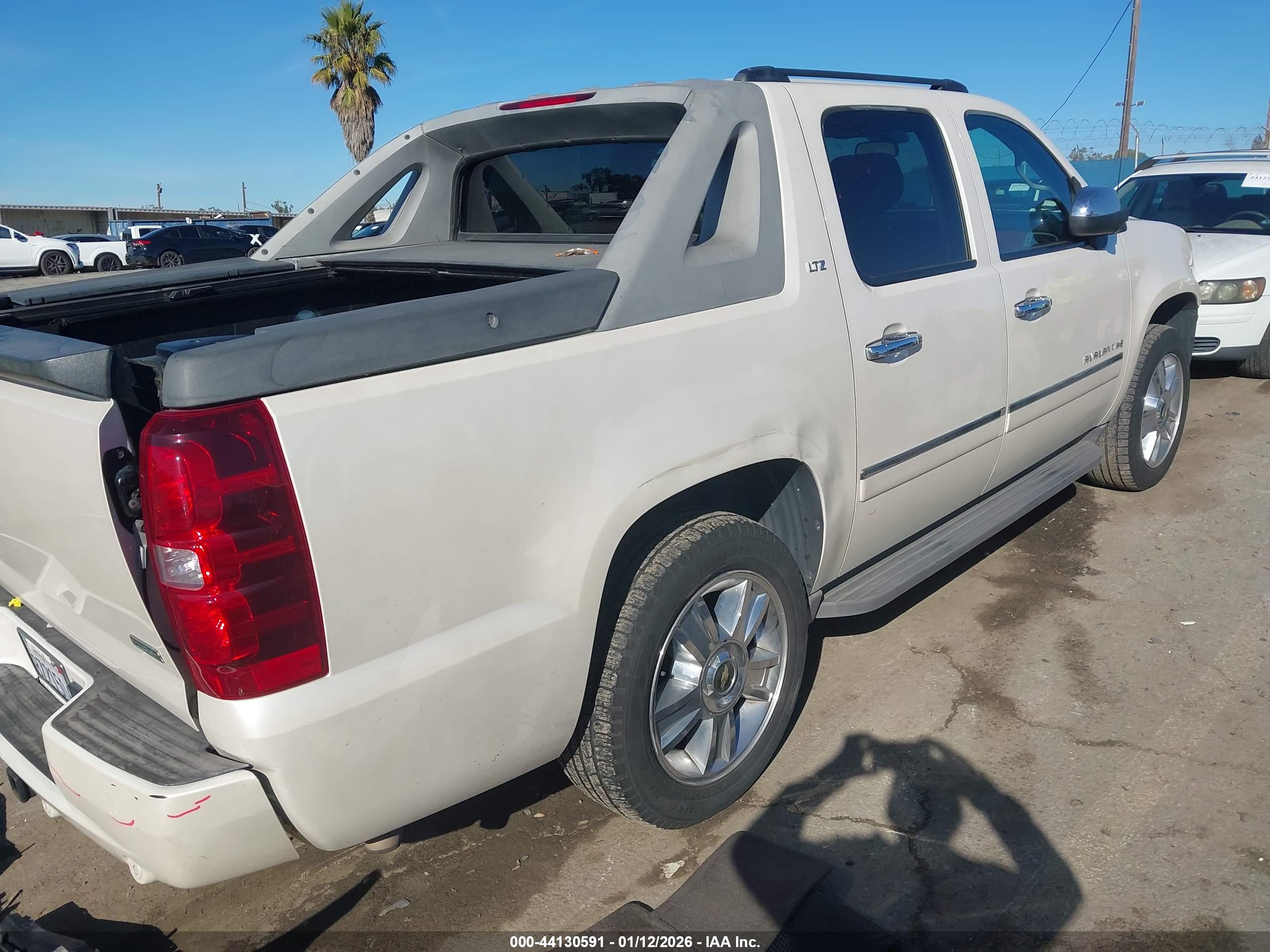 CHEVROLET AVALANCHE image 4