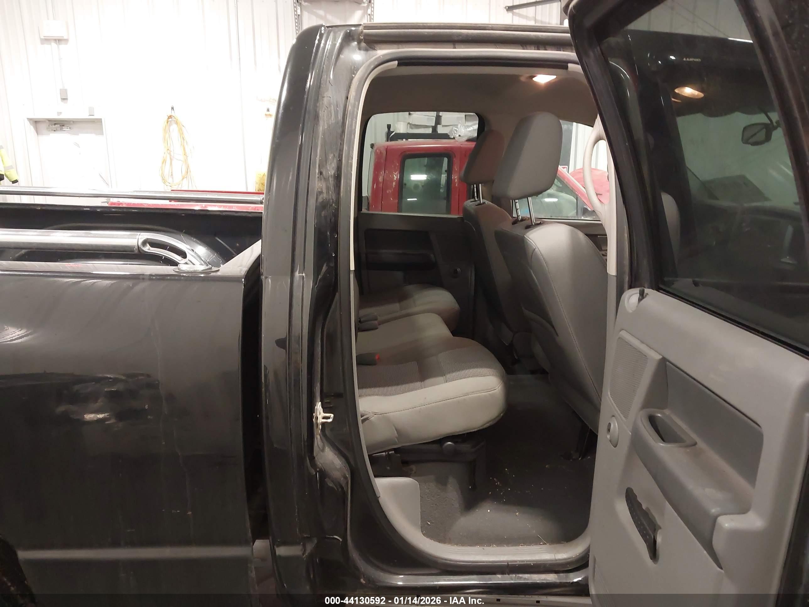 DODGE RAM image 8