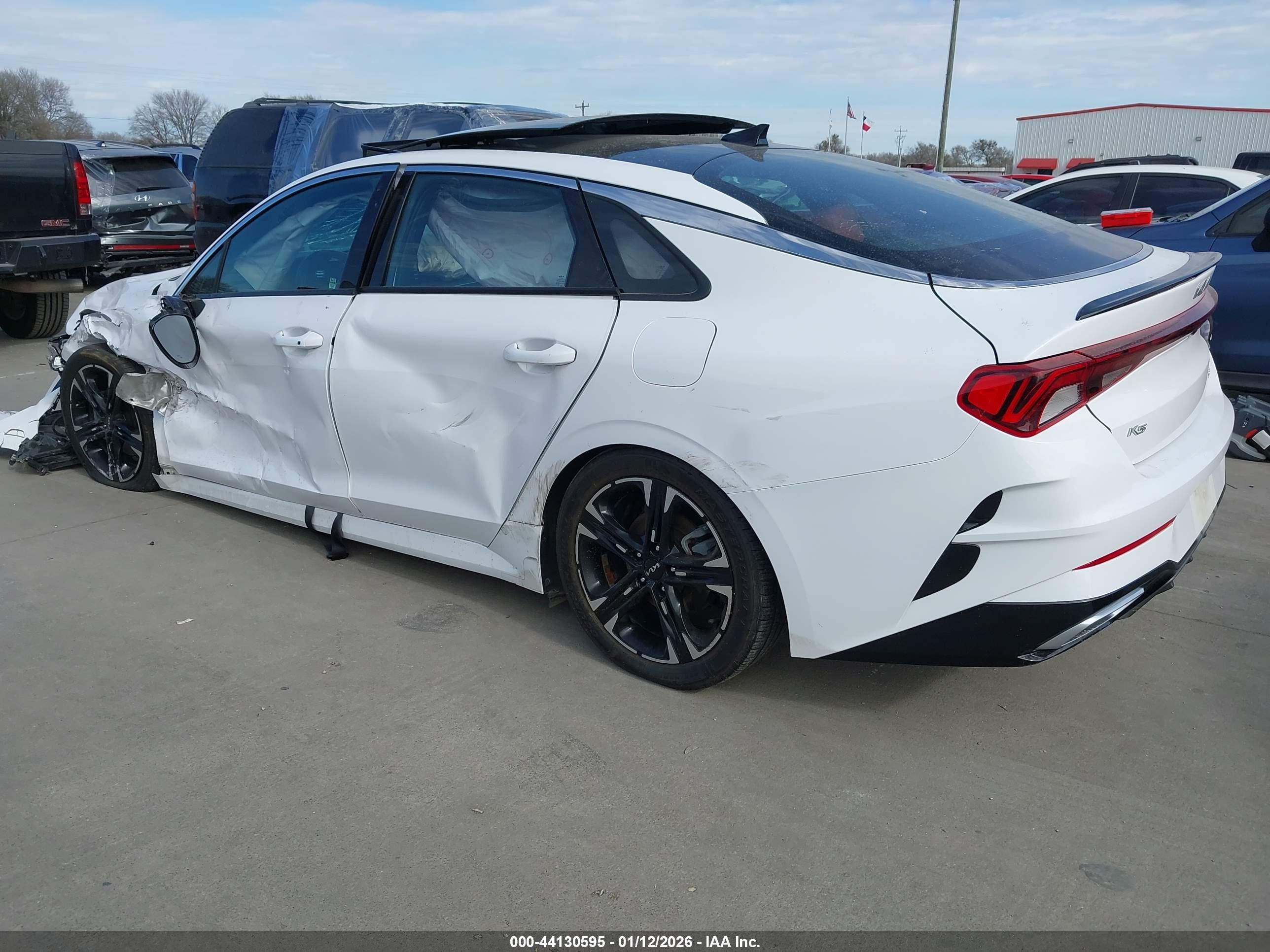 KIA K5 image 3