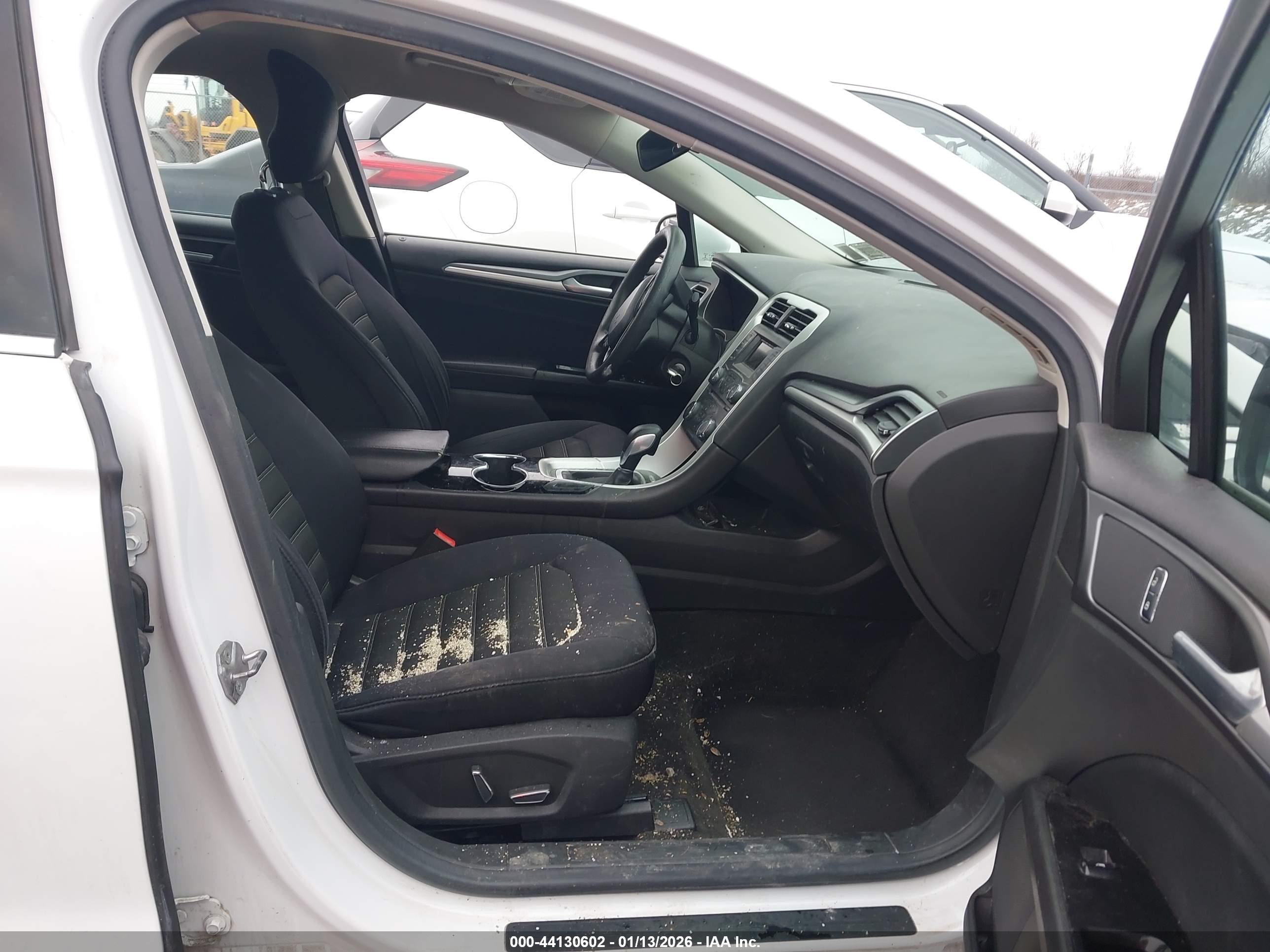 FORD FUSION image 5