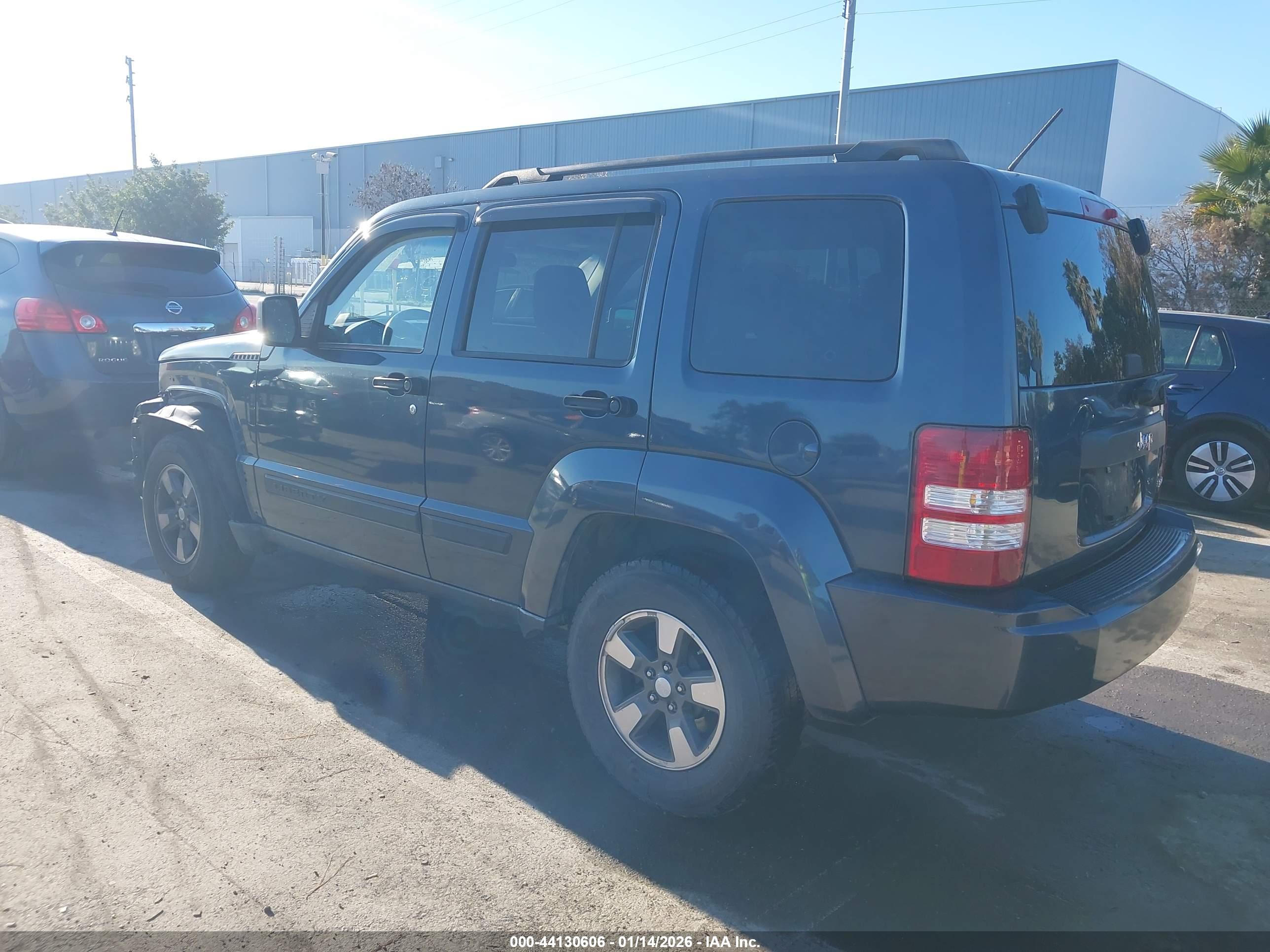 JEEP LIBERTY image 3
