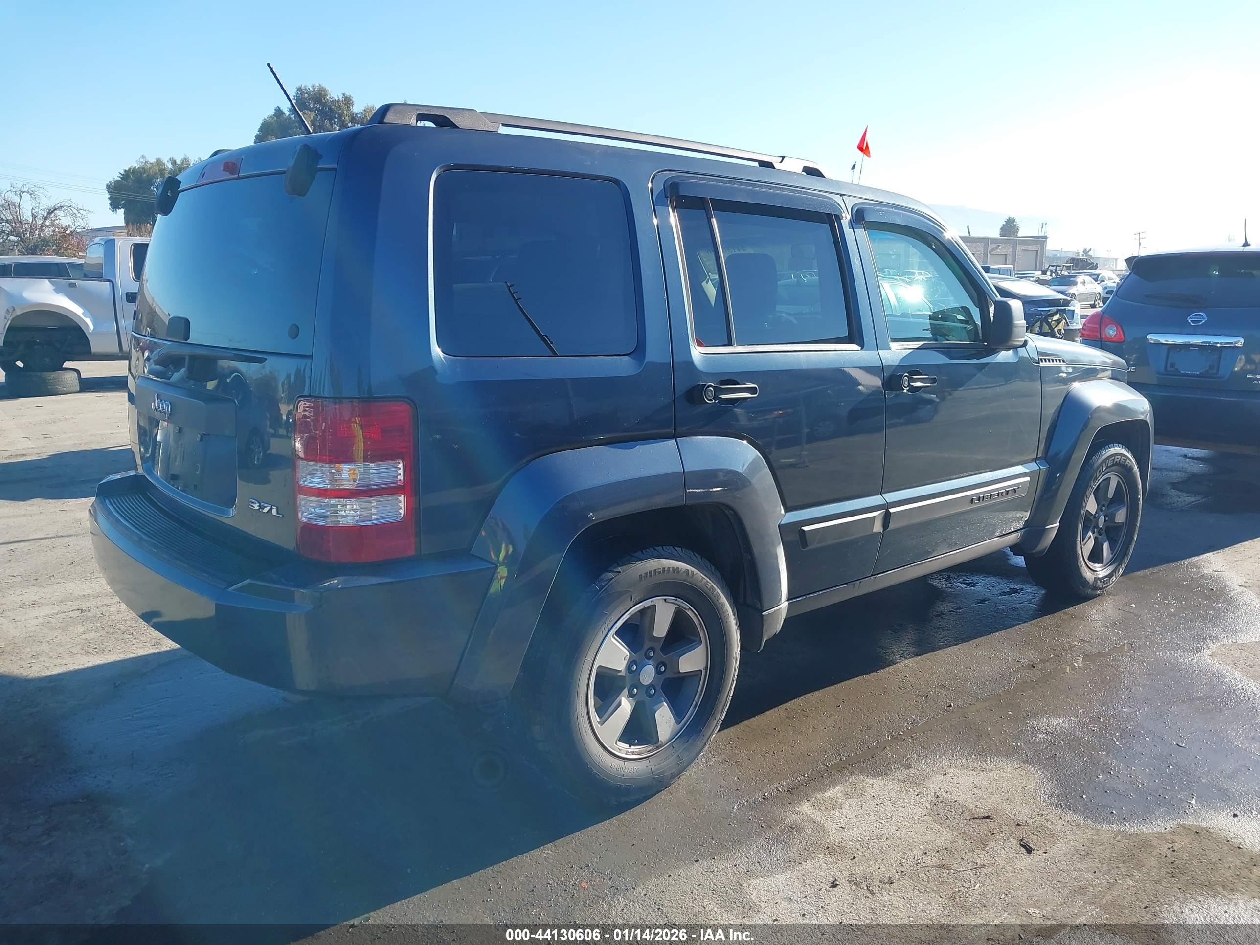 JEEP LIBERTY image 4
