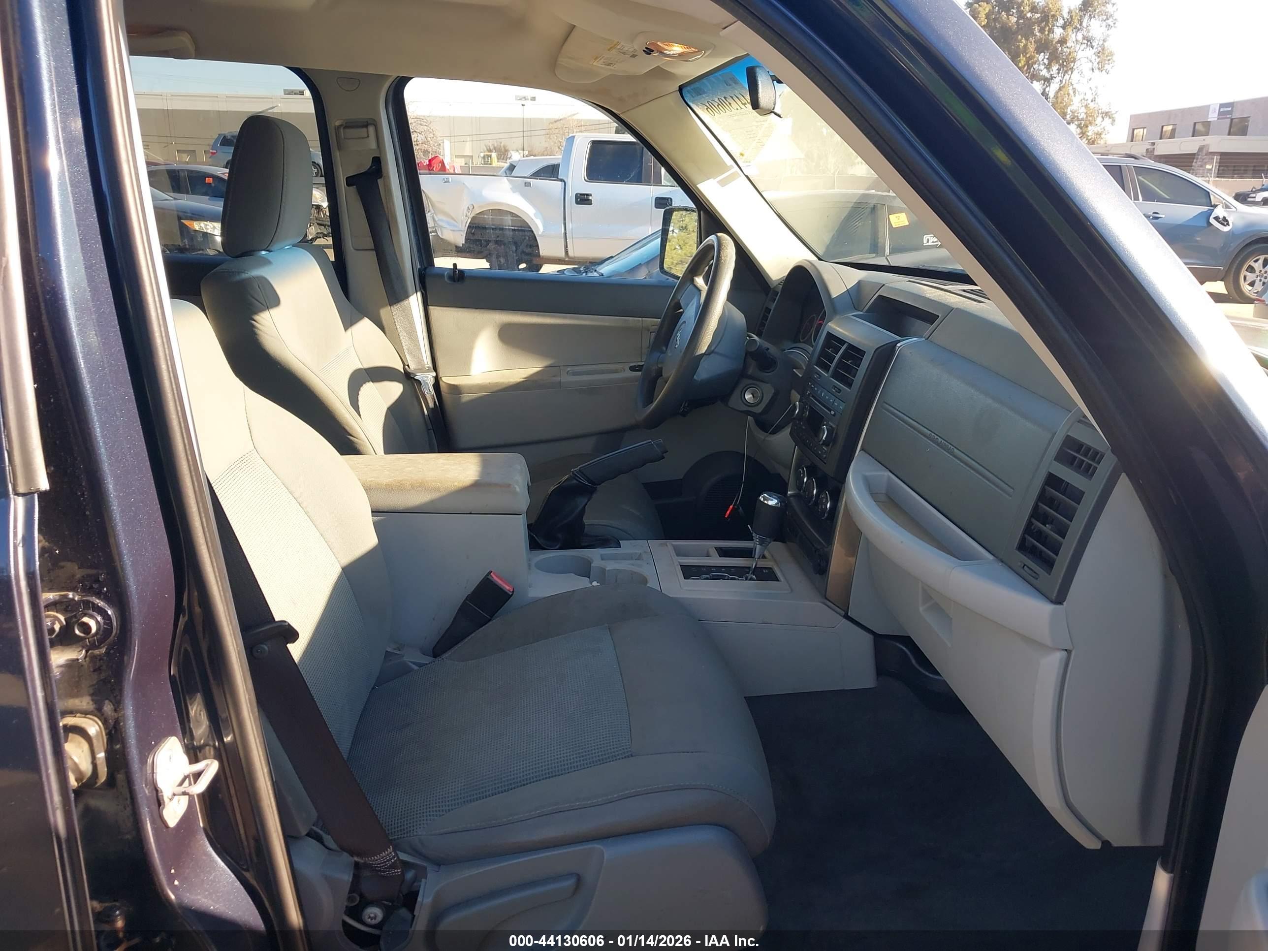 JEEP LIBERTY image 5
