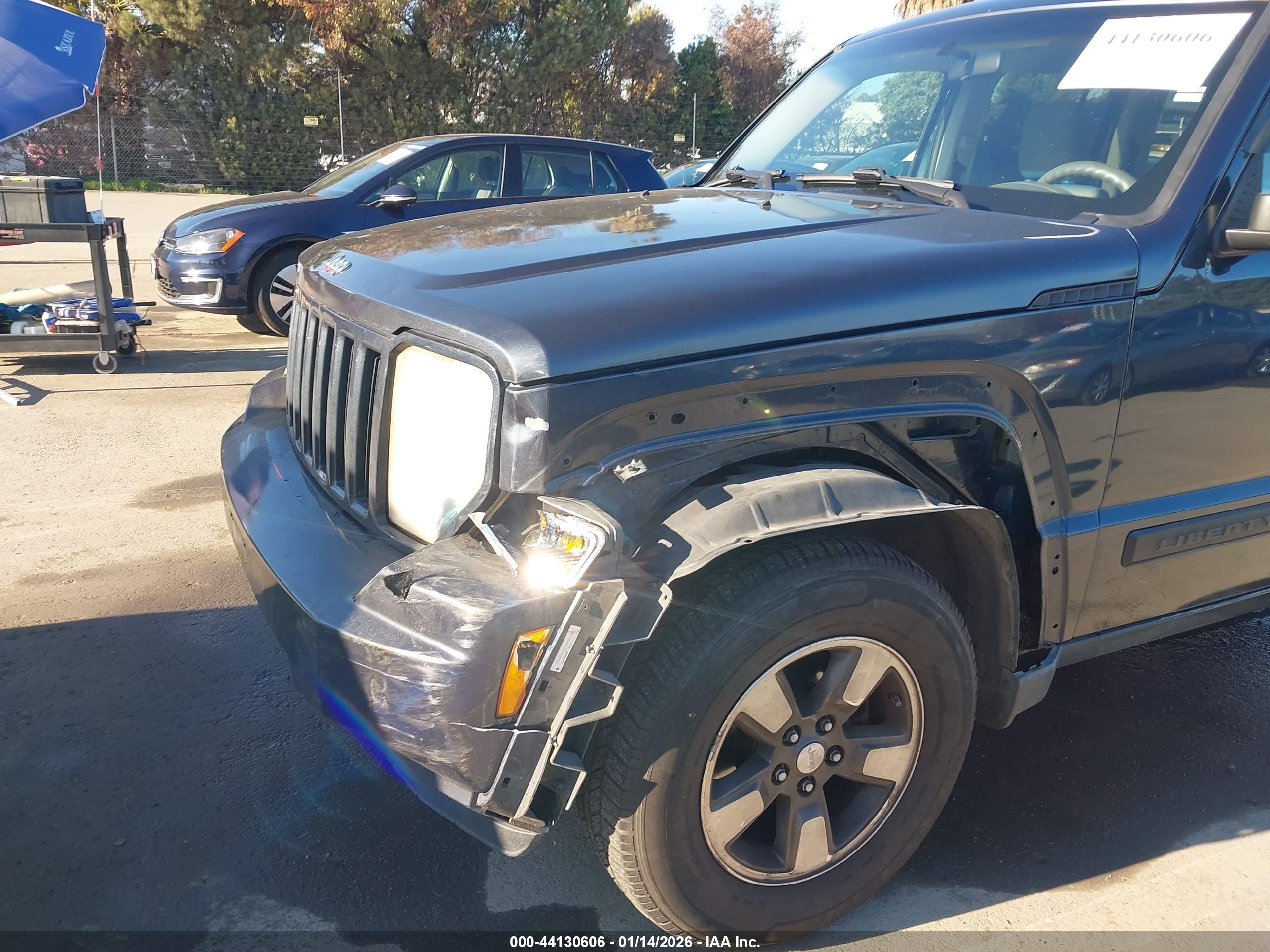 JEEP LIBERTY image 6