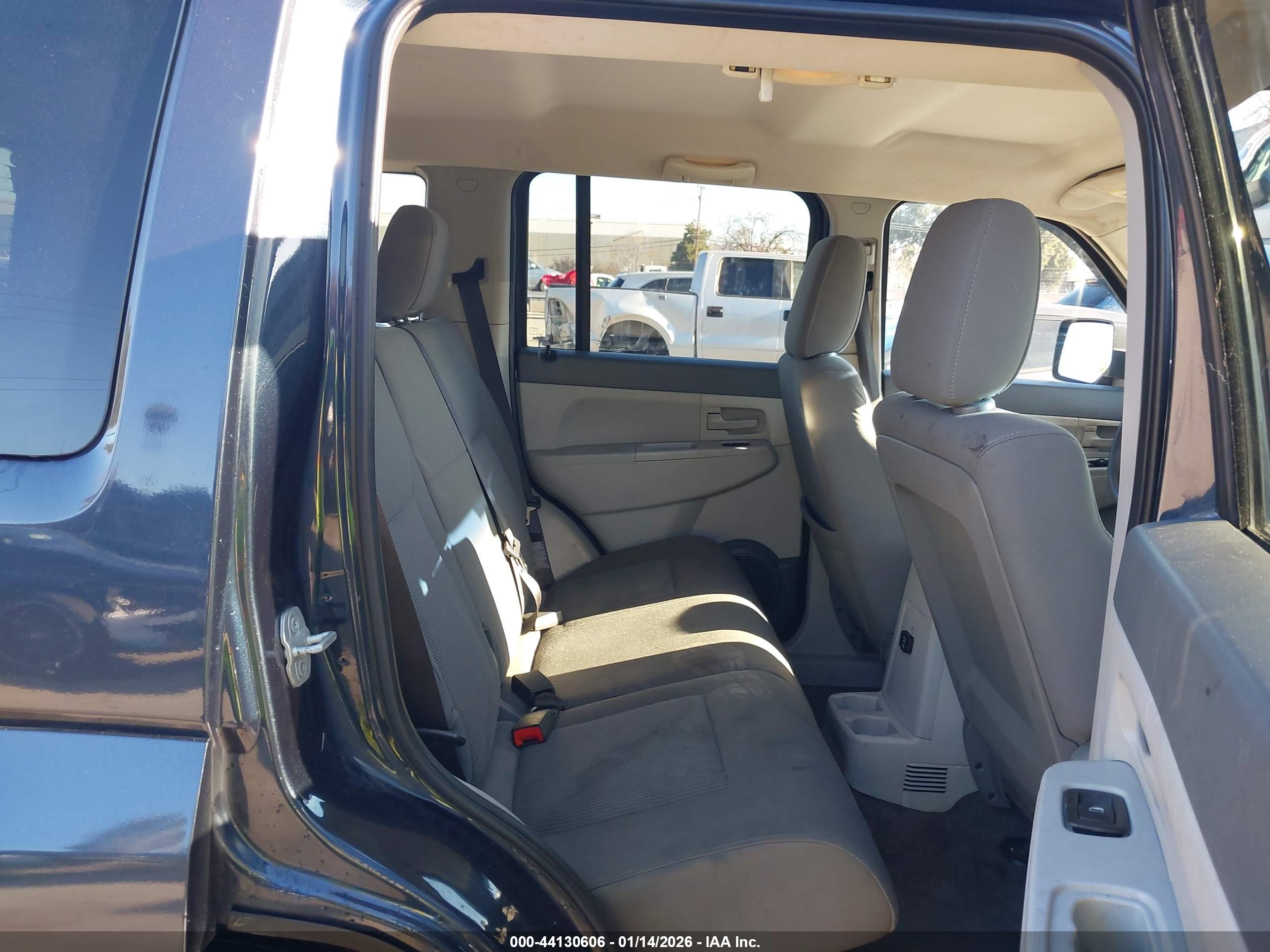 JEEP LIBERTY image 8