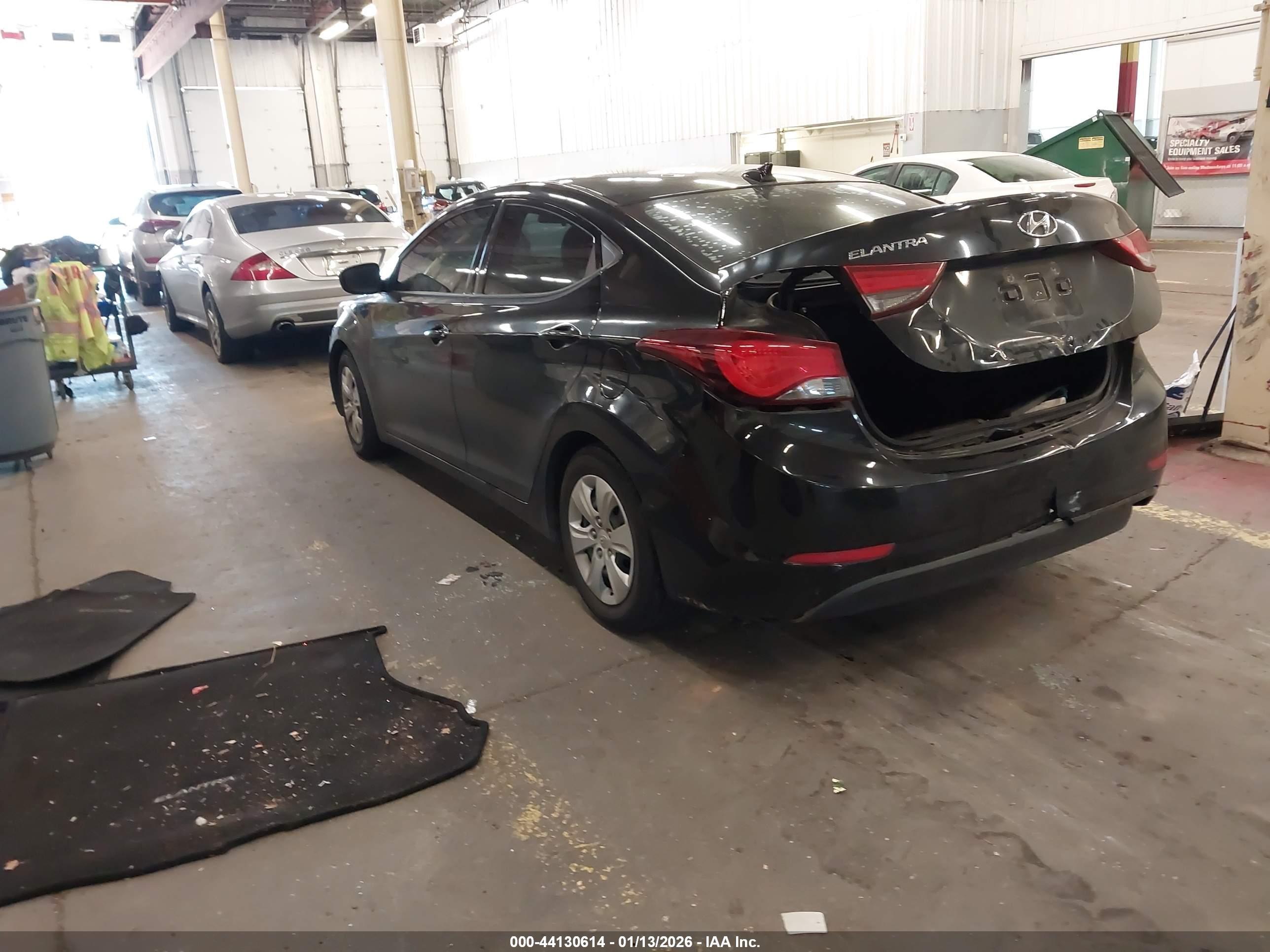 HYUNDAI ELANTRA image 3