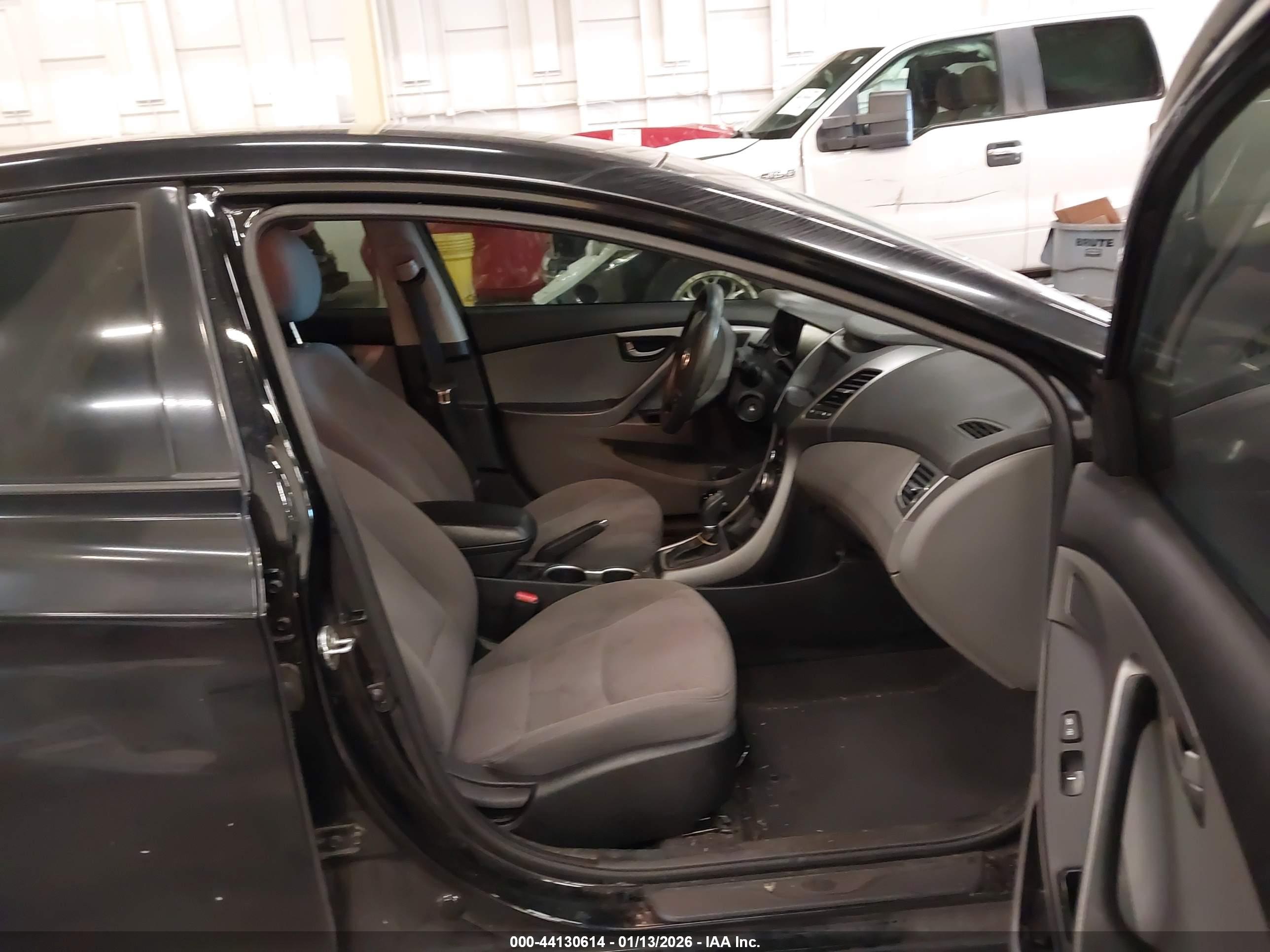HYUNDAI ELANTRA image 5
