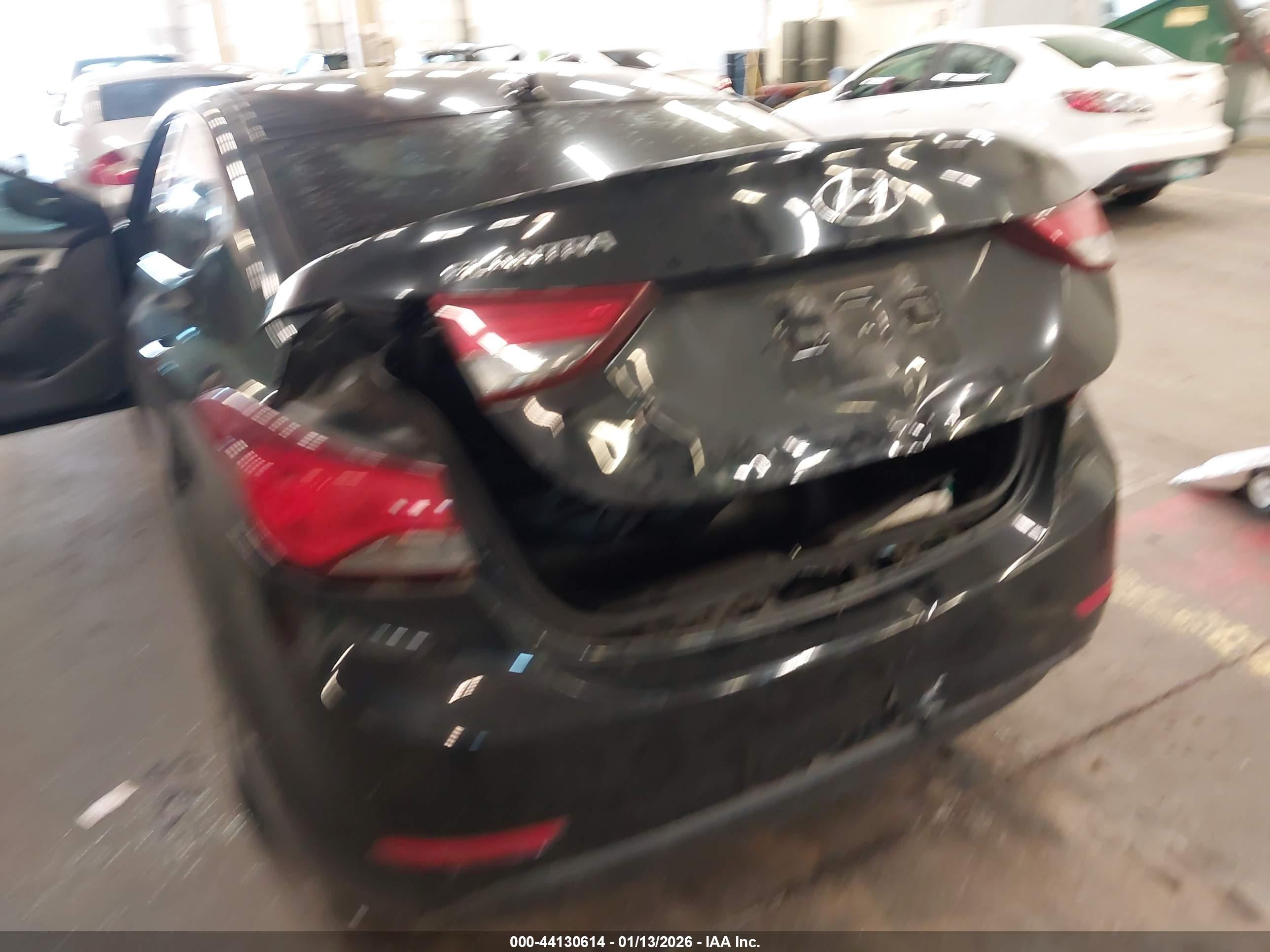 HYUNDAI ELANTRA image 6