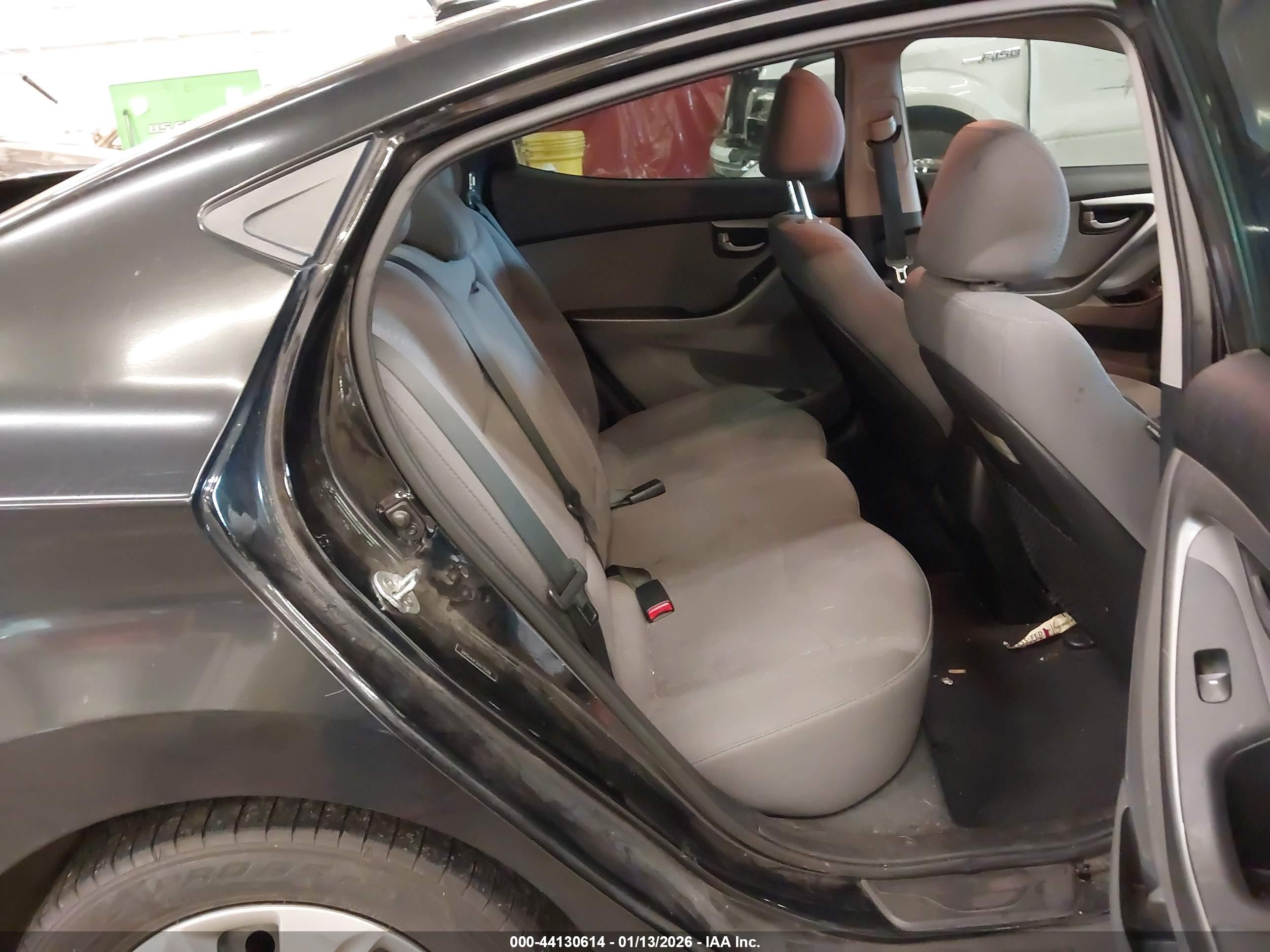 HYUNDAI ELANTRA image 8