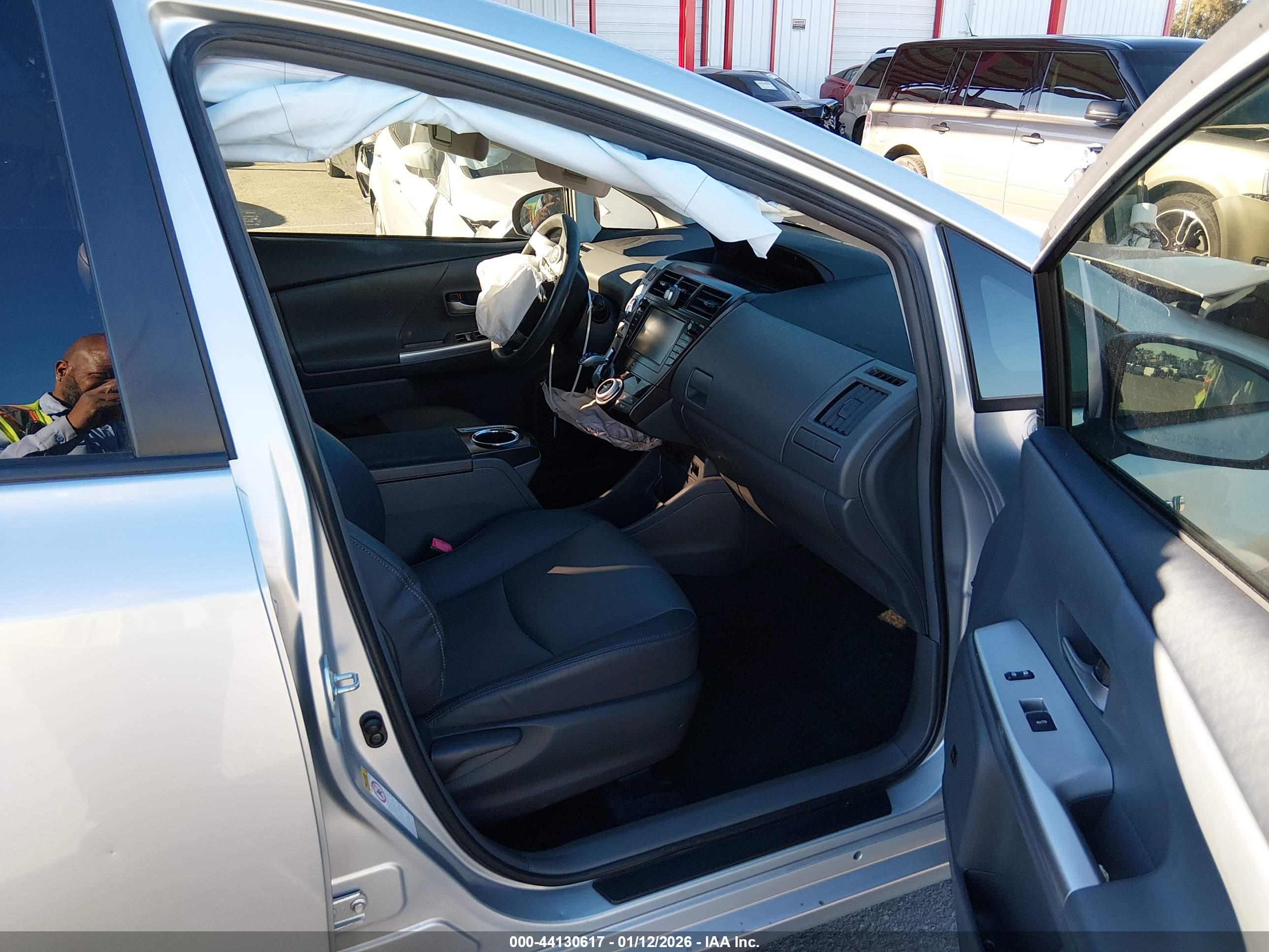TOYOTA PRIUS image 5