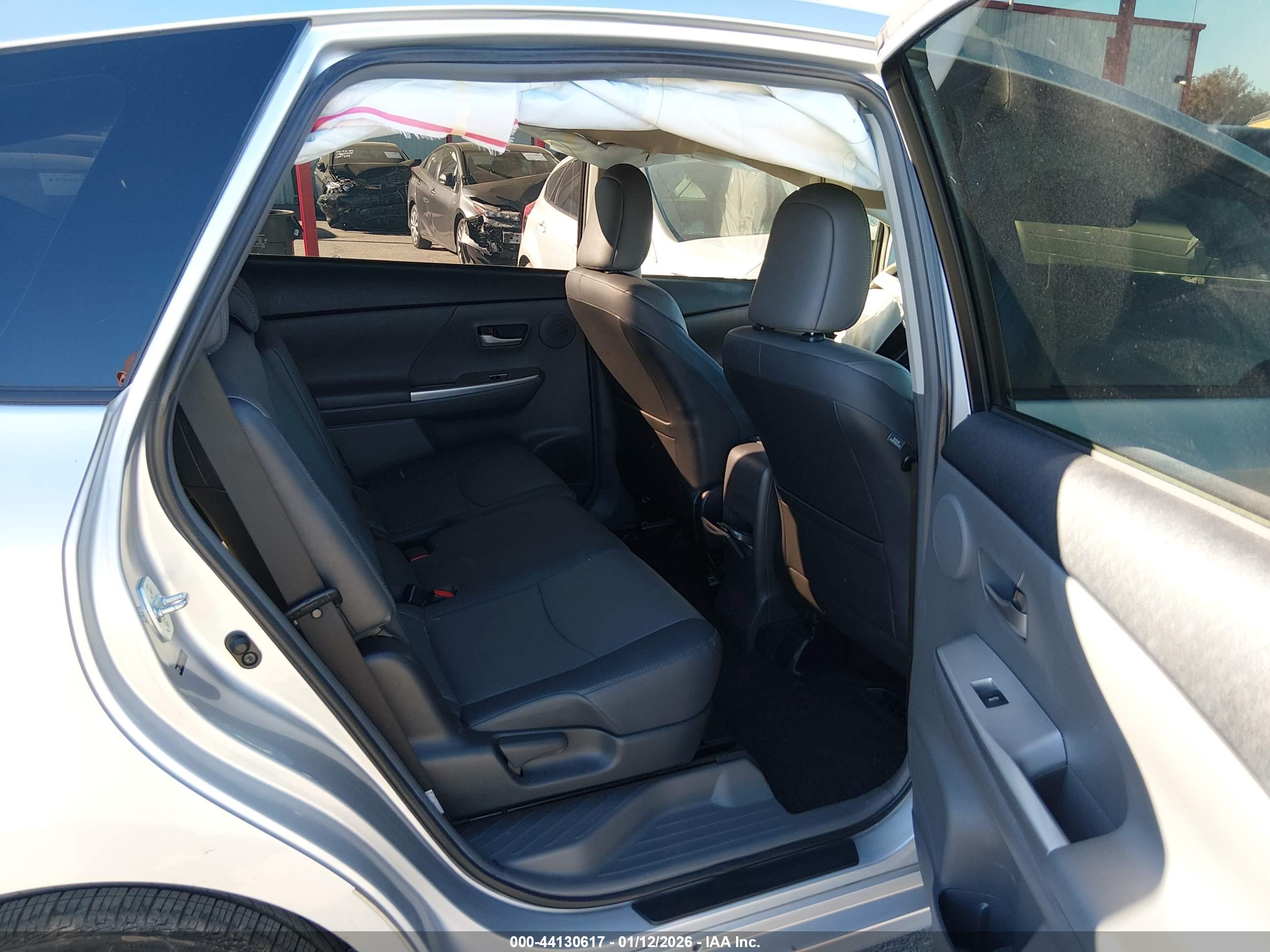 TOYOTA PRIUS image 8