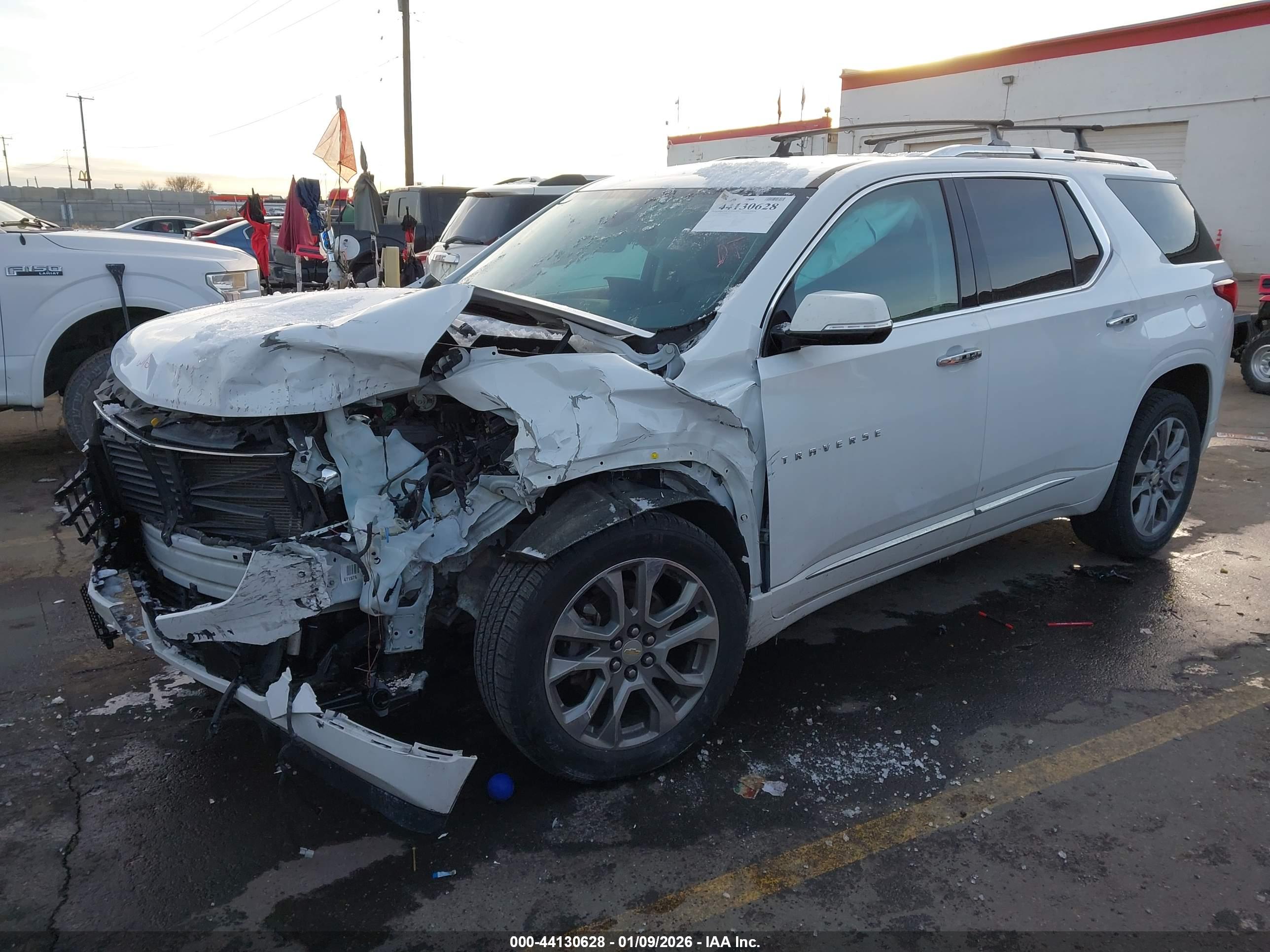 CHEVROLET TRAVERSE image 2