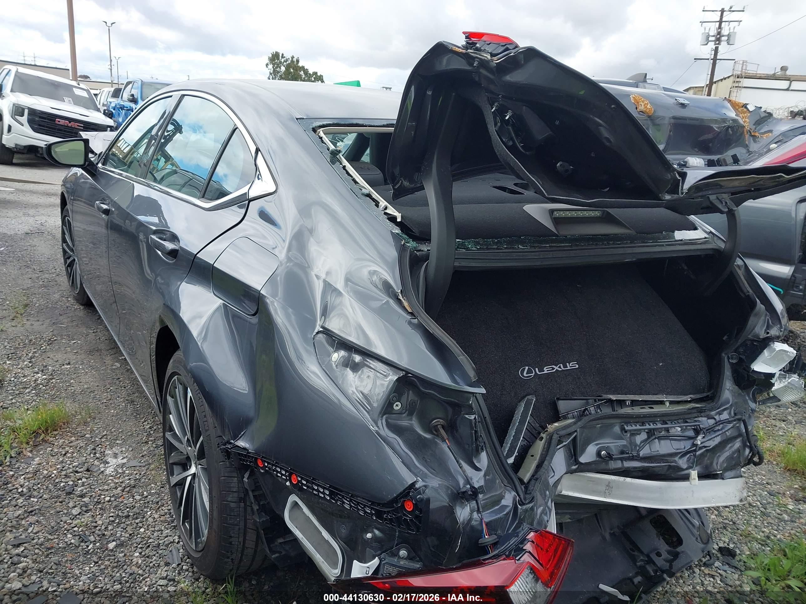 LEXUS ES image 3