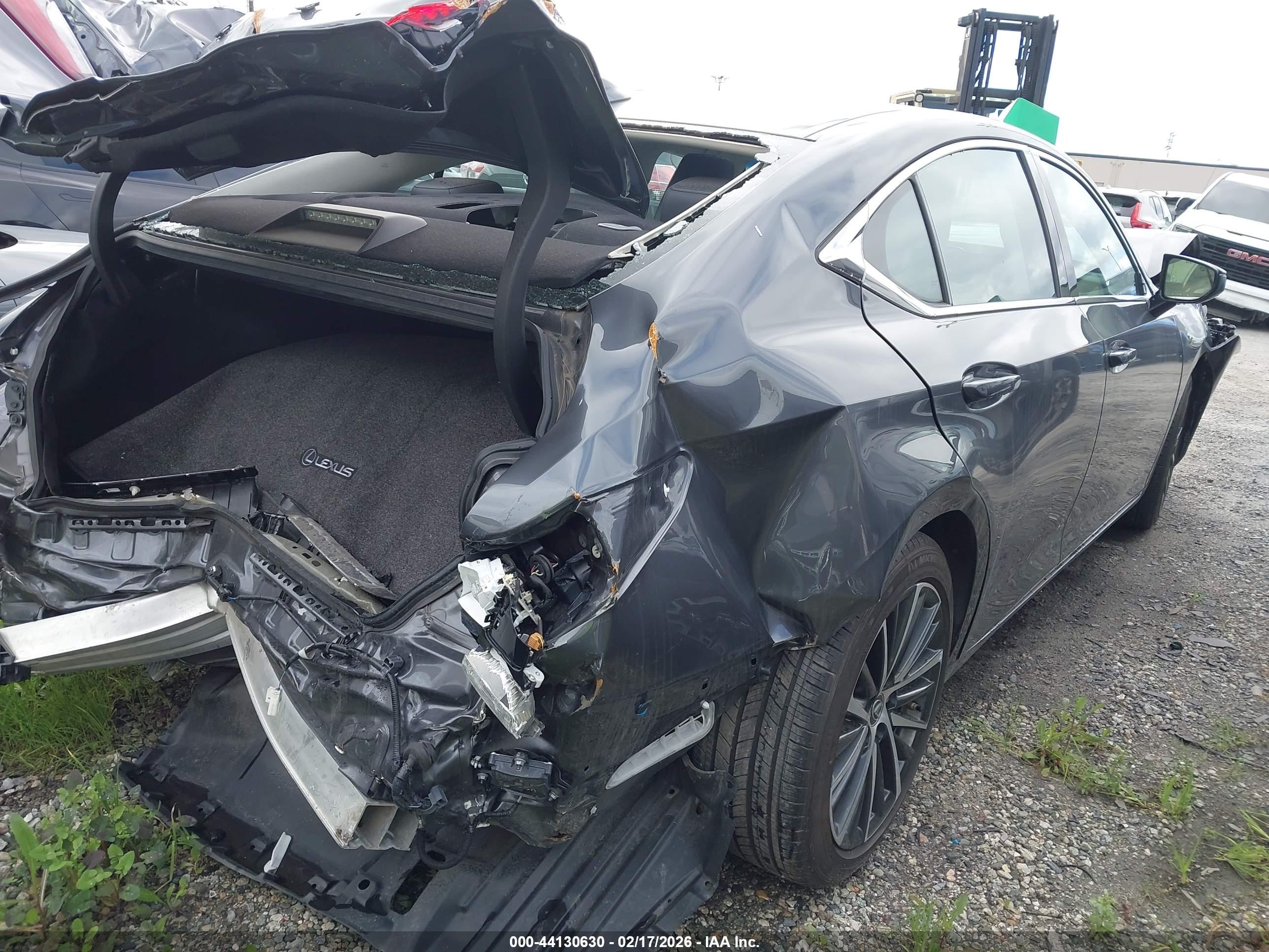 LEXUS ES image 4