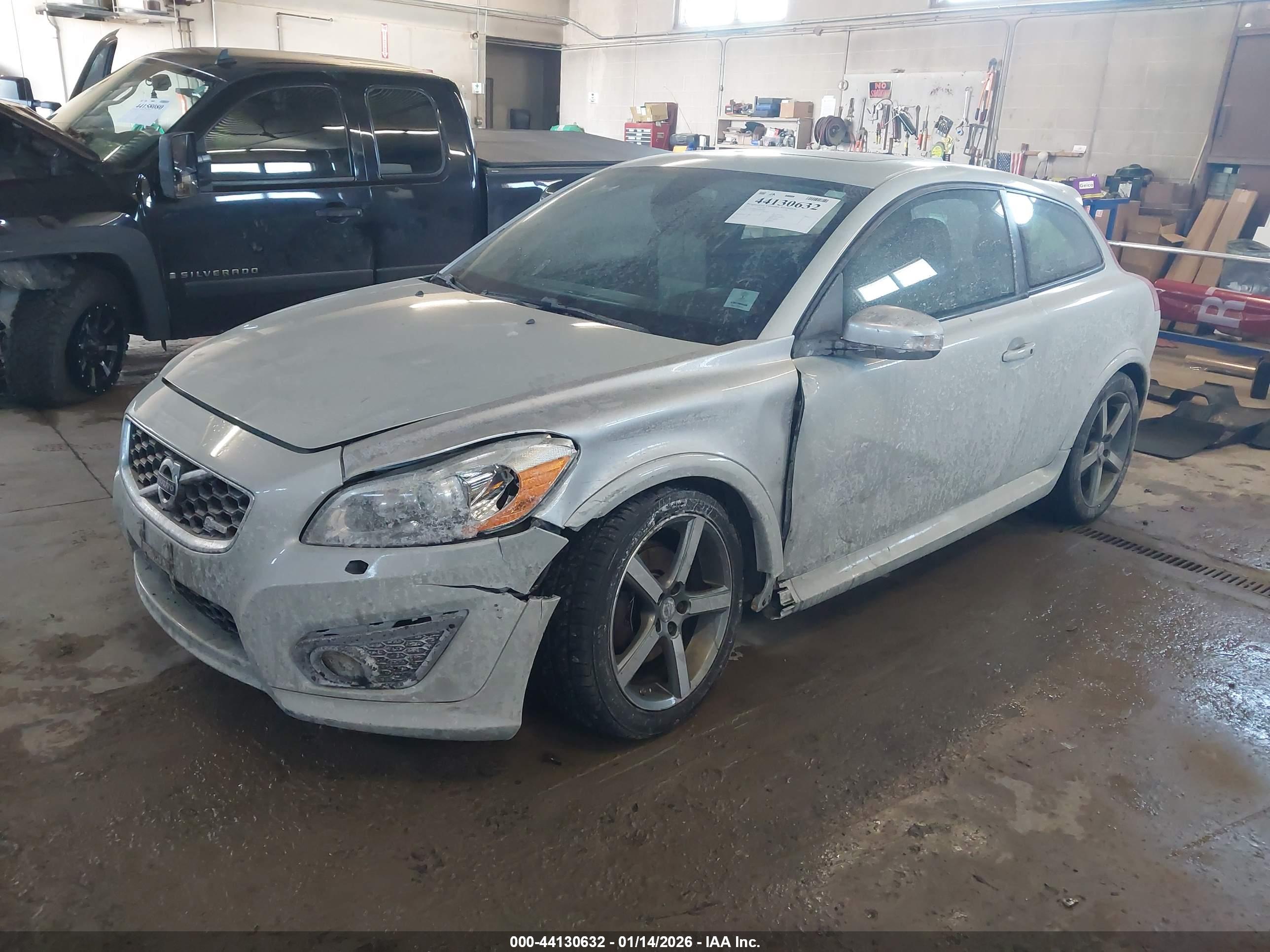 VOLVO C30 image 2