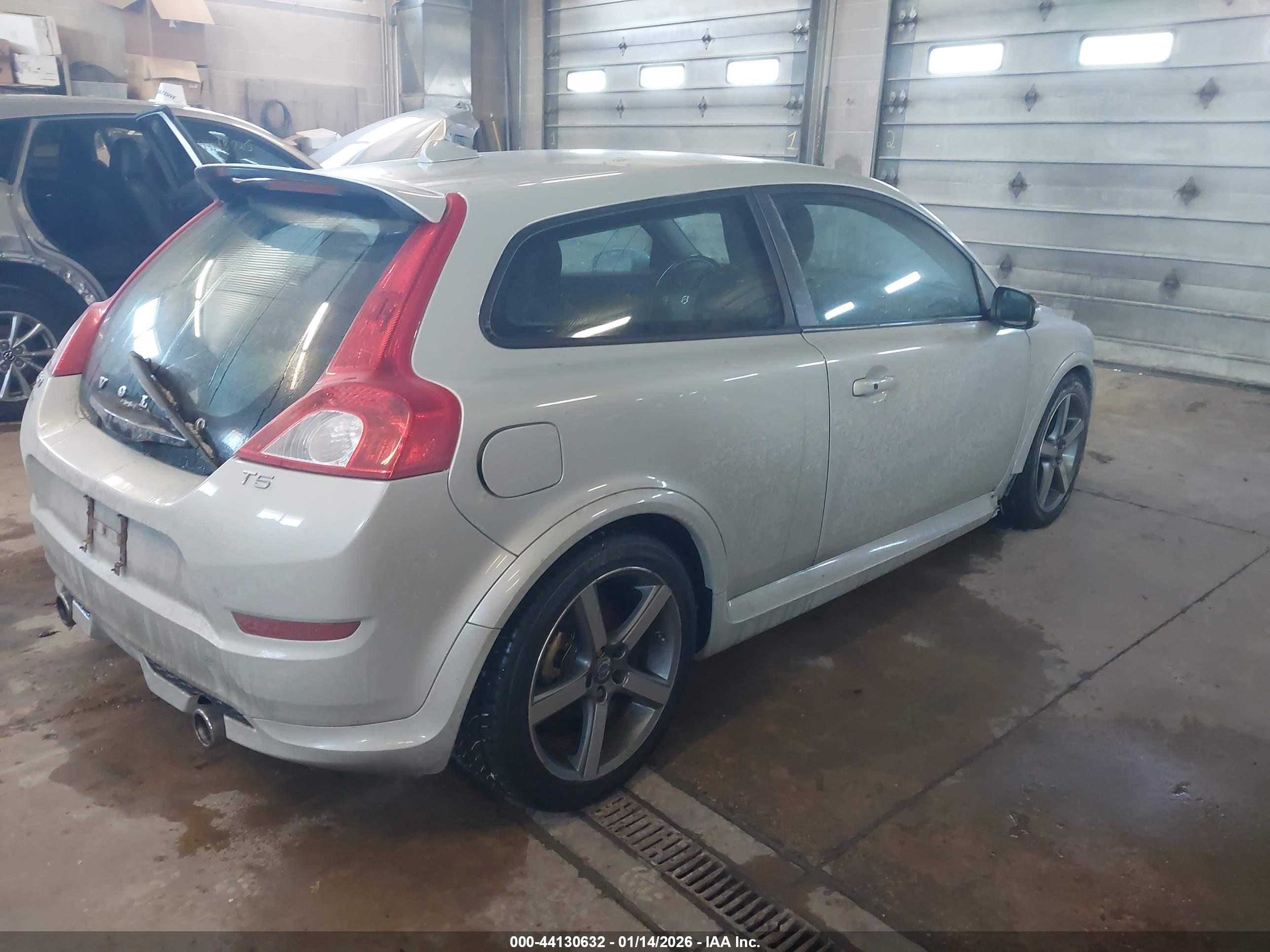 VOLVO C30 image 4