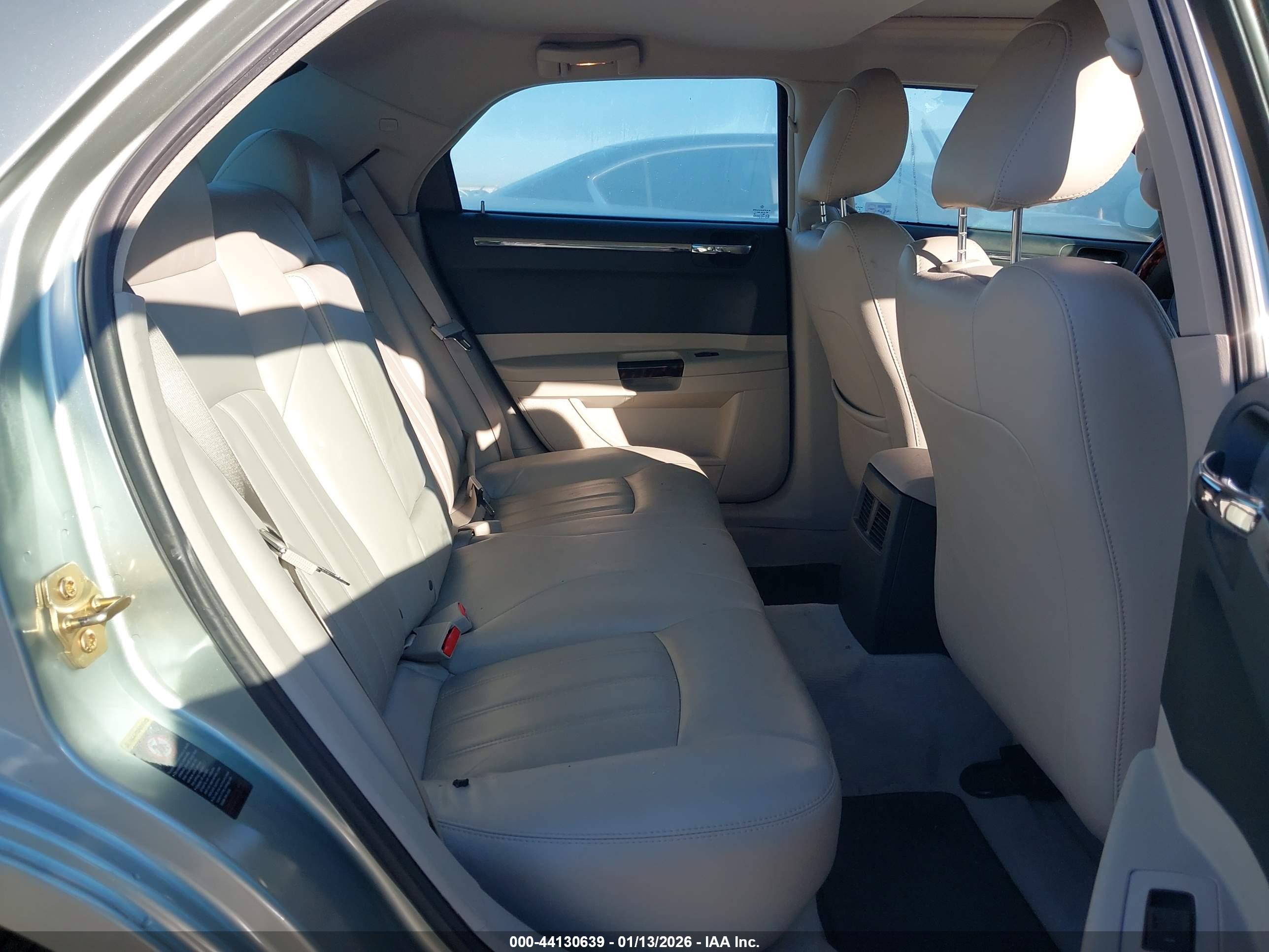 CHRYSLER 300C image 8