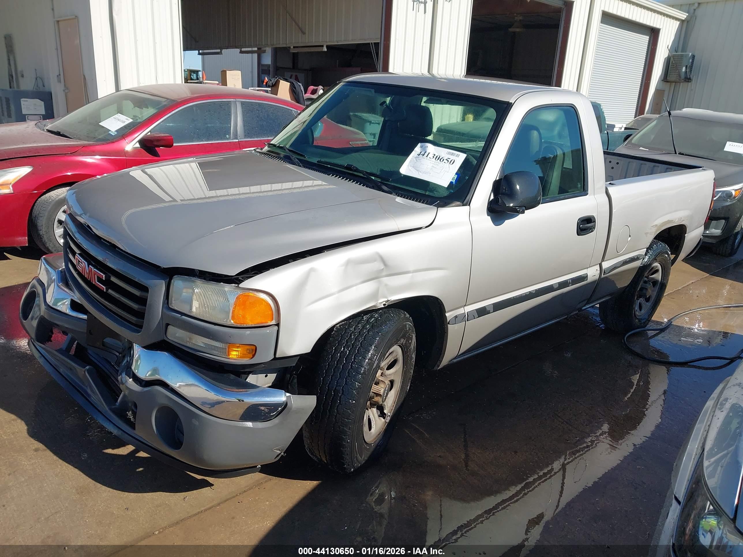 GMC SIERRA image 2
