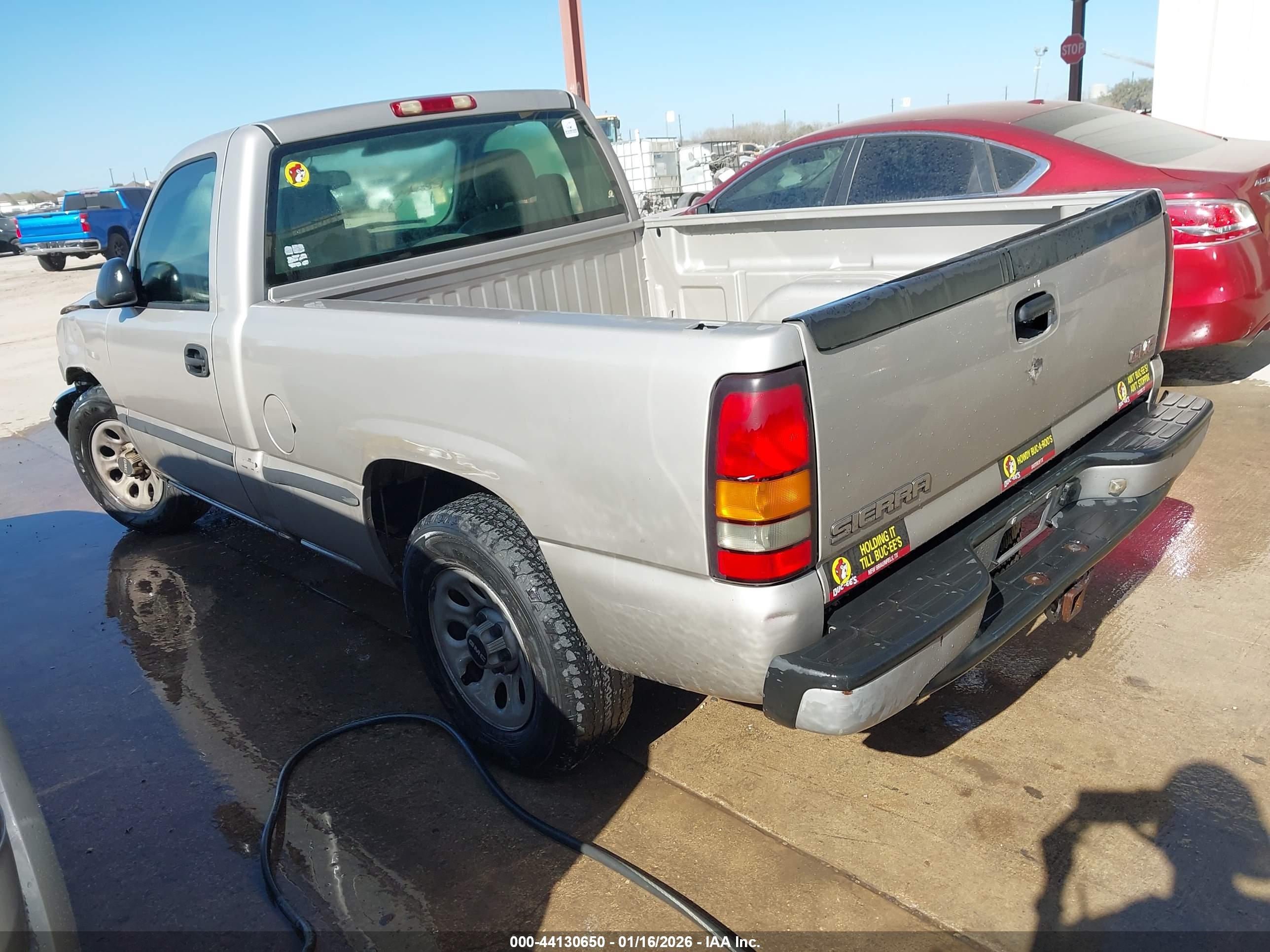 GMC SIERRA image 3
