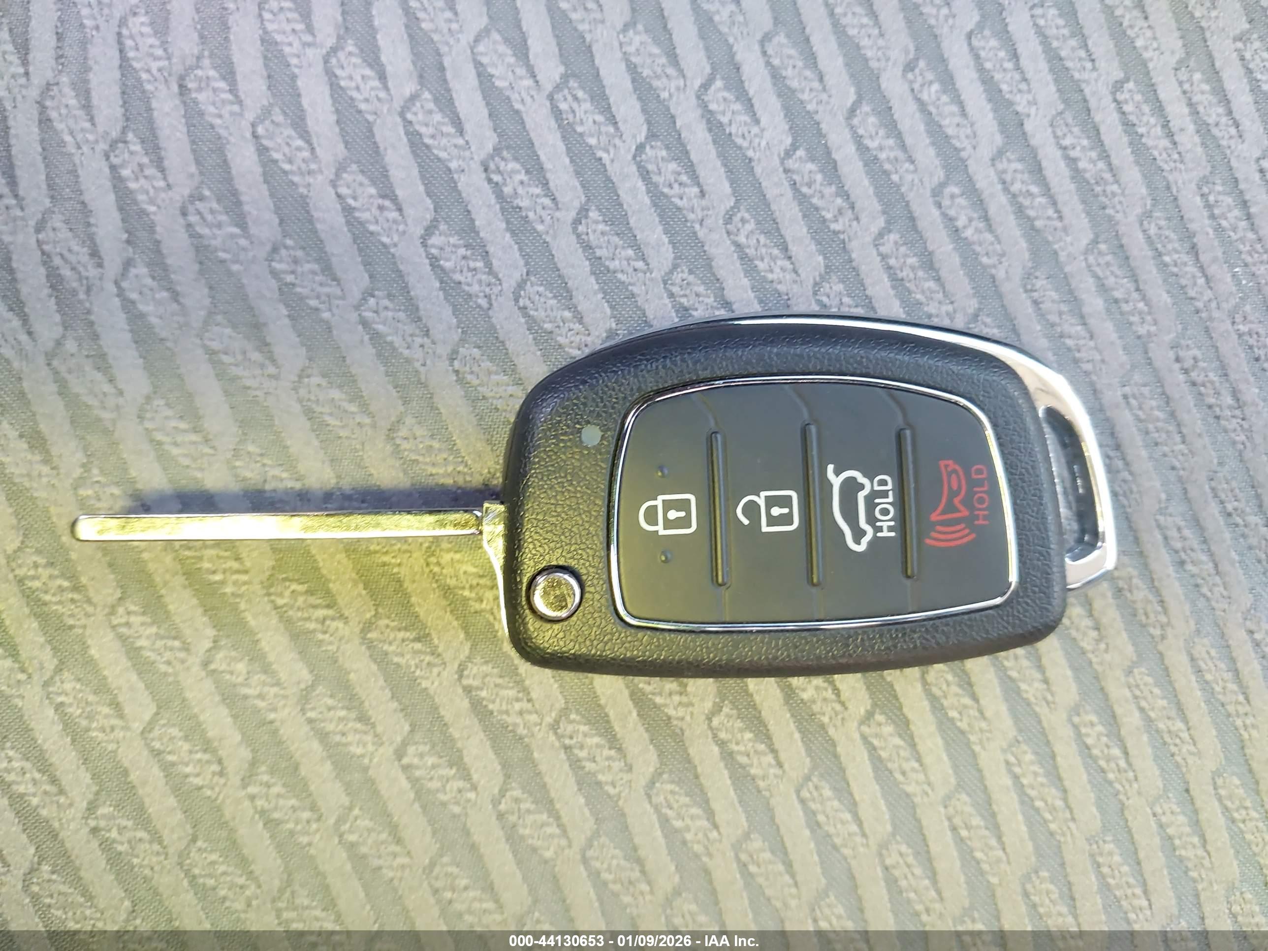 HYUNDAI SANTA image 11