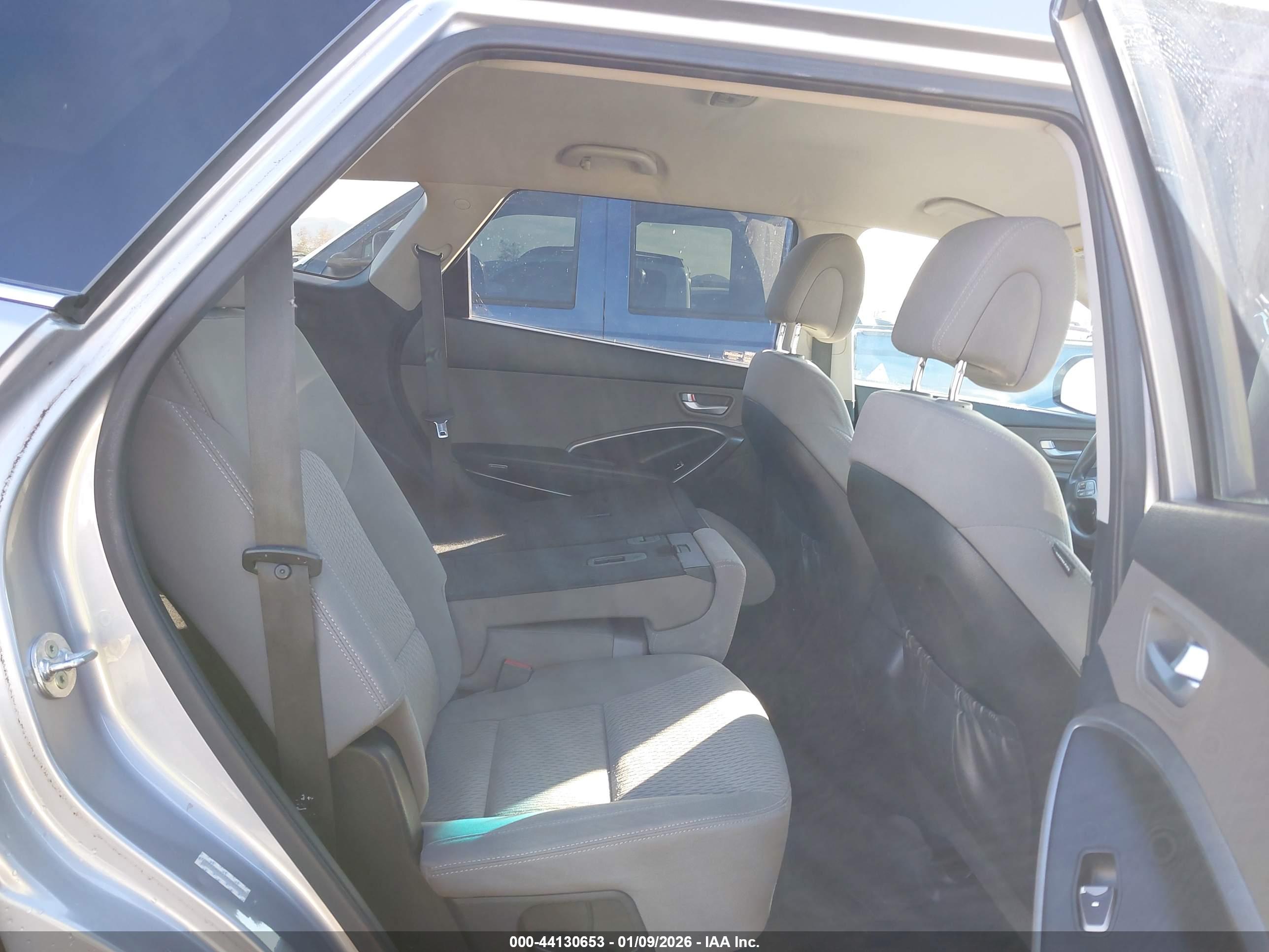 HYUNDAI SANTA image 8