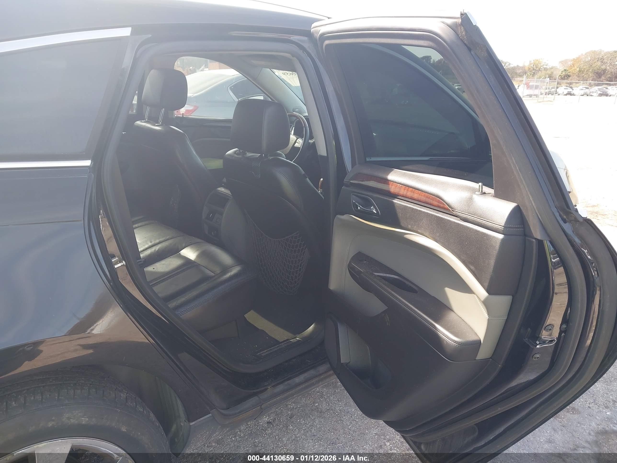 CADILLAC SRX image 8