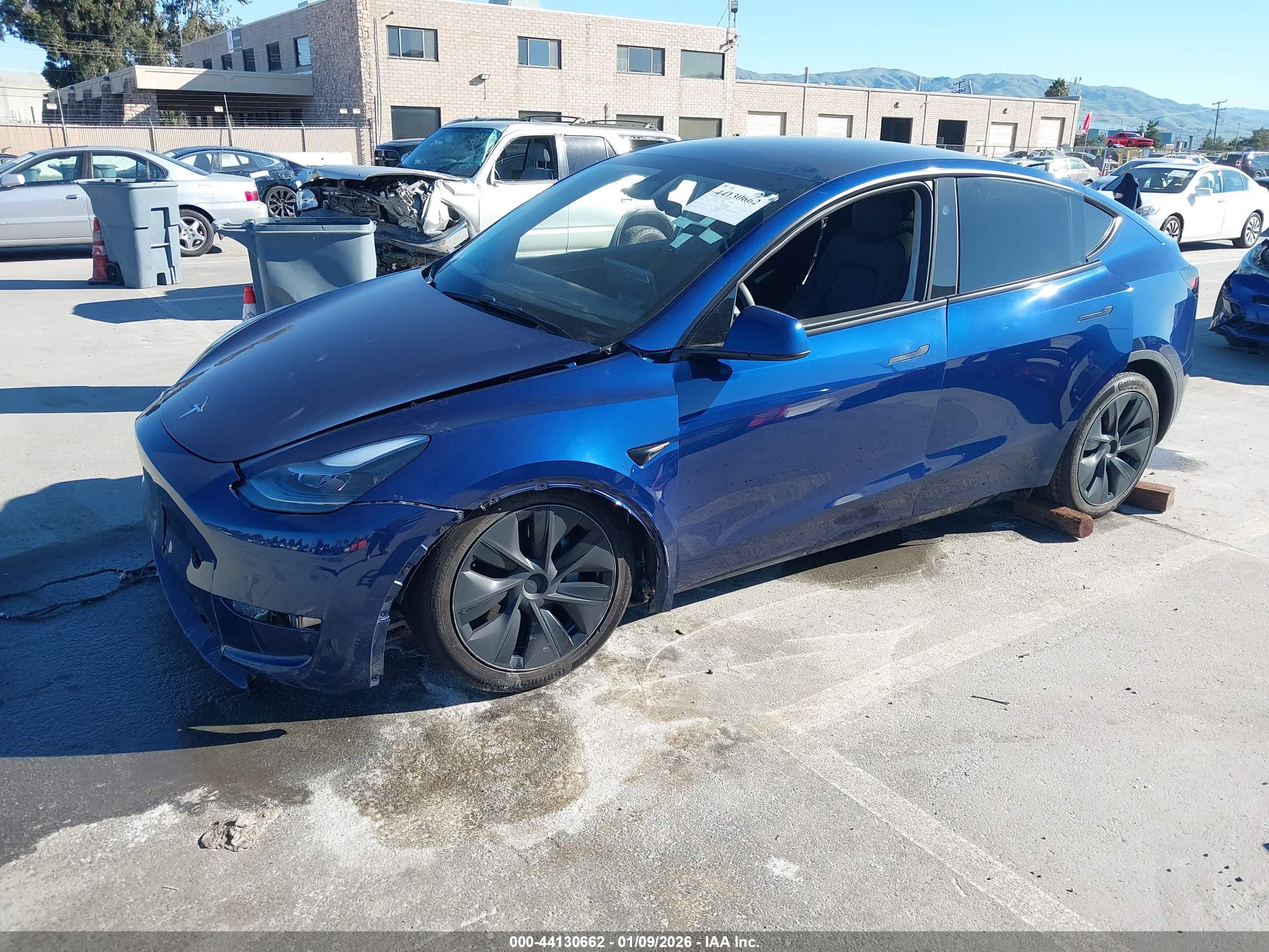 TESLA MODEL image 2